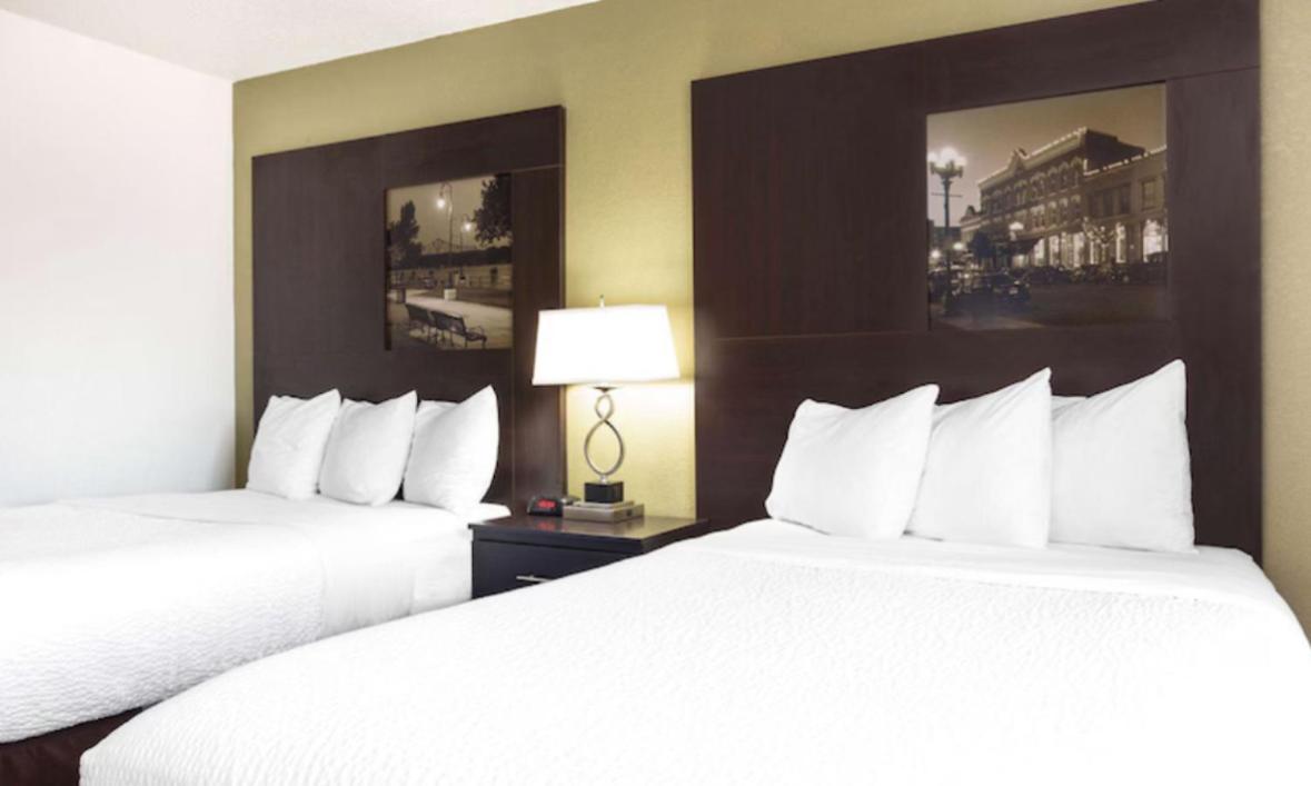 Super 8 by Wyndham Winona MN photo 27