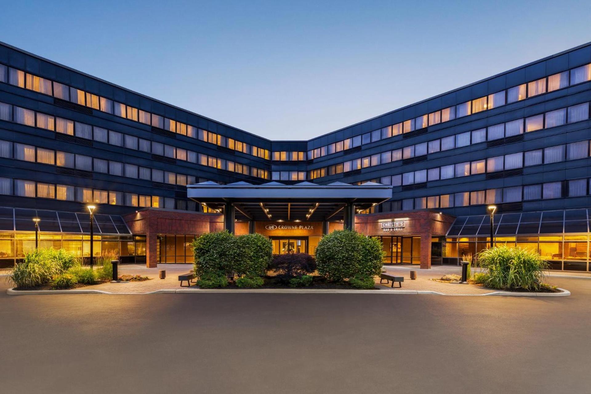 Crowne Plaza Edison by IHG — hotel in Edison