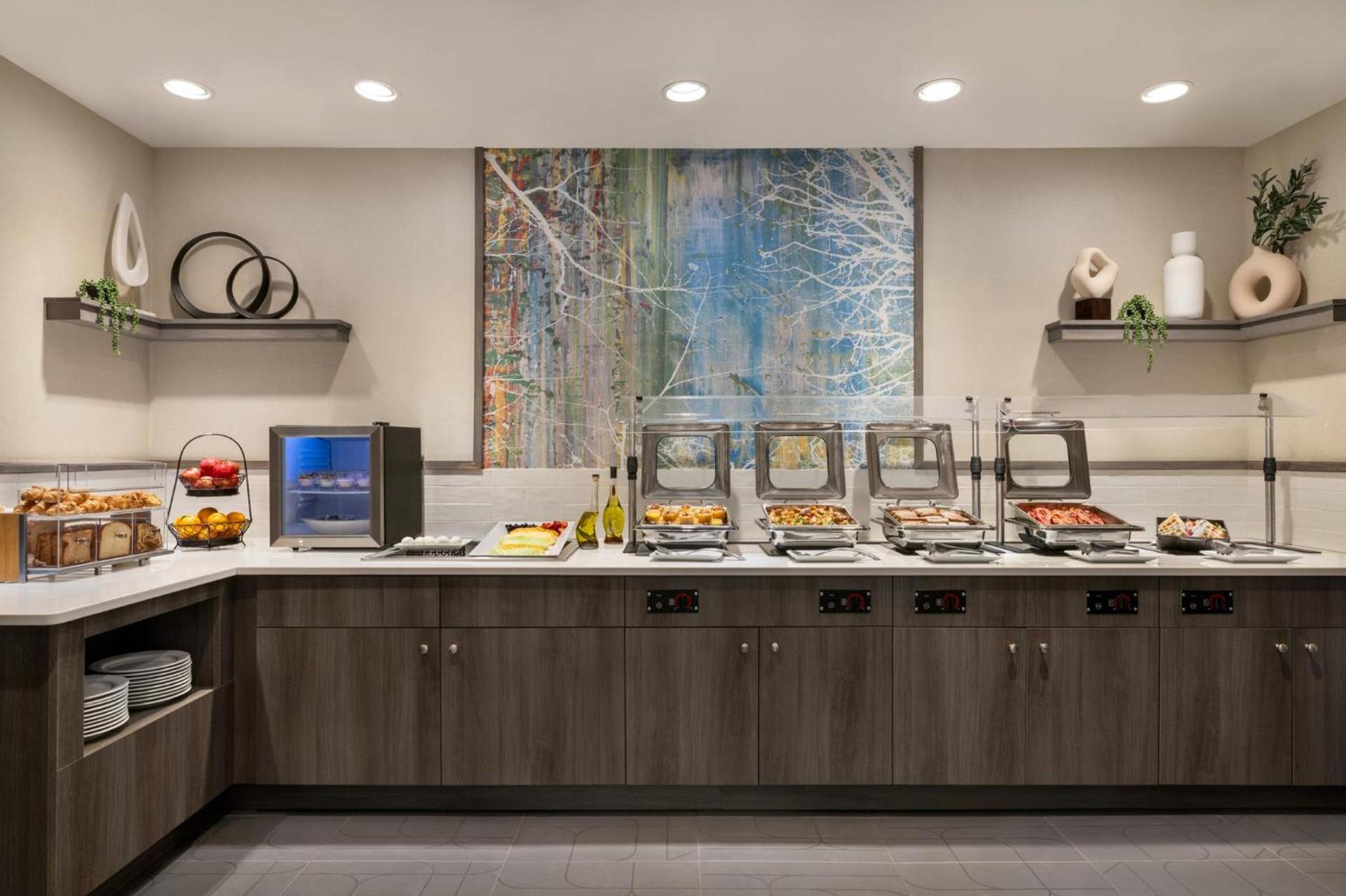 Crowne Plaza Edison by IHG photo 9