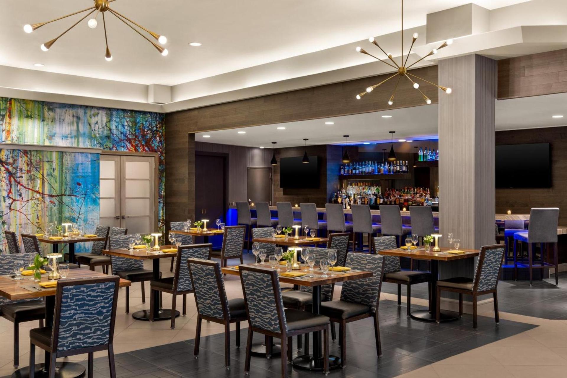 Crowne Plaza Edison by IHG photo 5