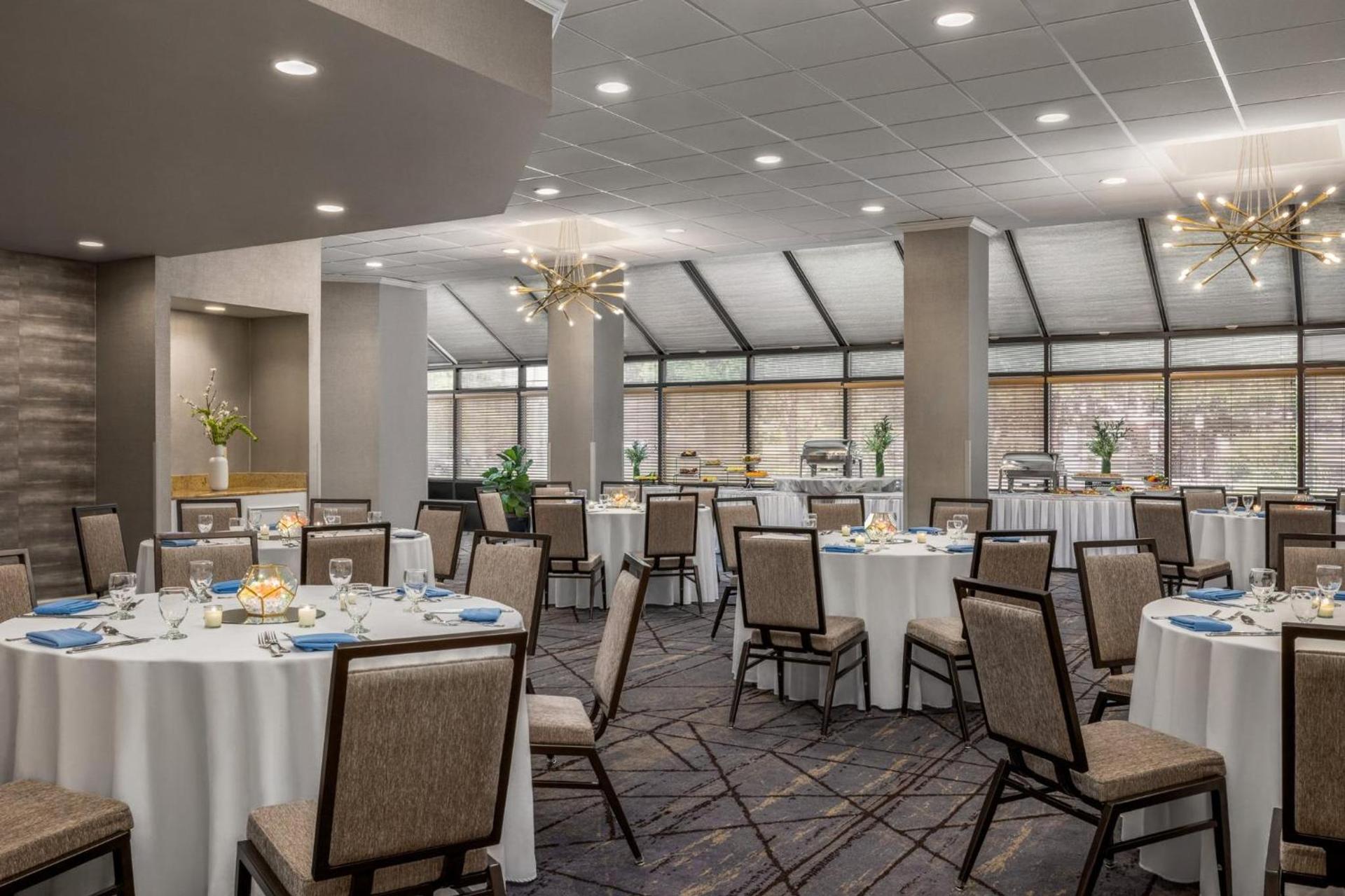 Crowne Plaza Edison by IHG photo 17