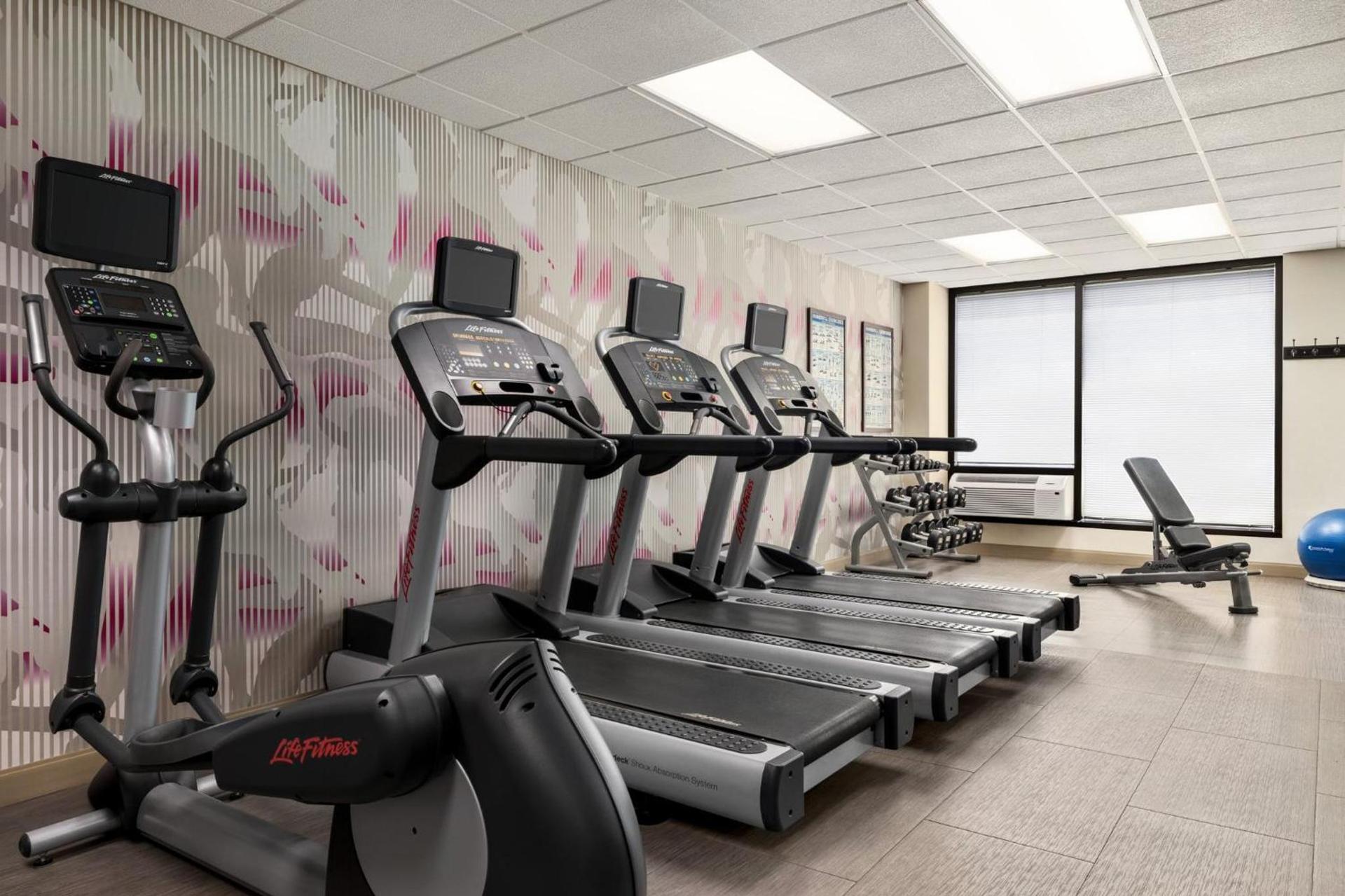 Crowne Plaza Edison by IHG photo 16
