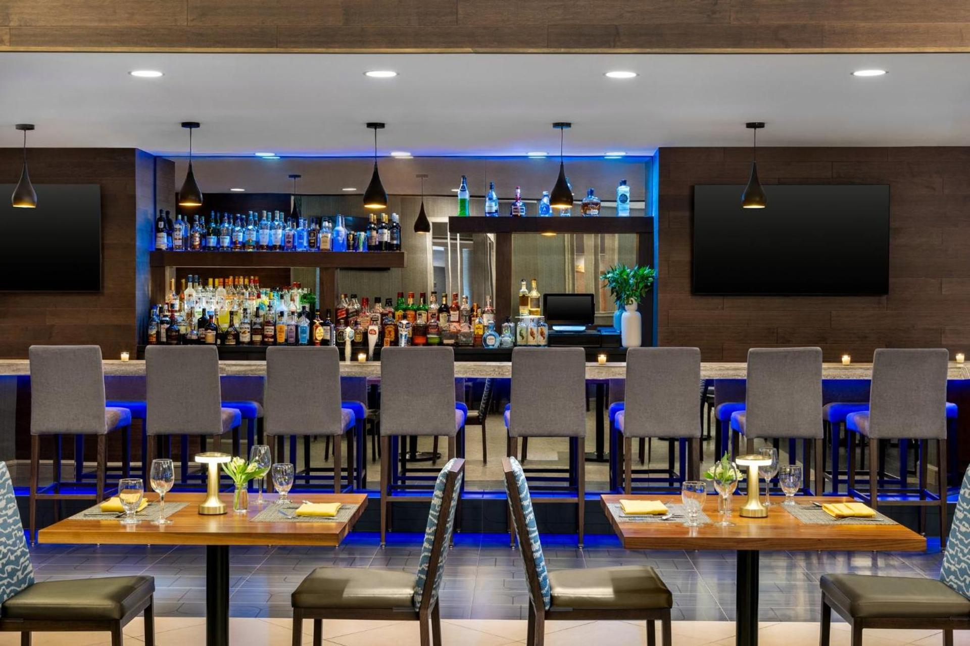 Crowne Plaza Edison by IHG photo 6