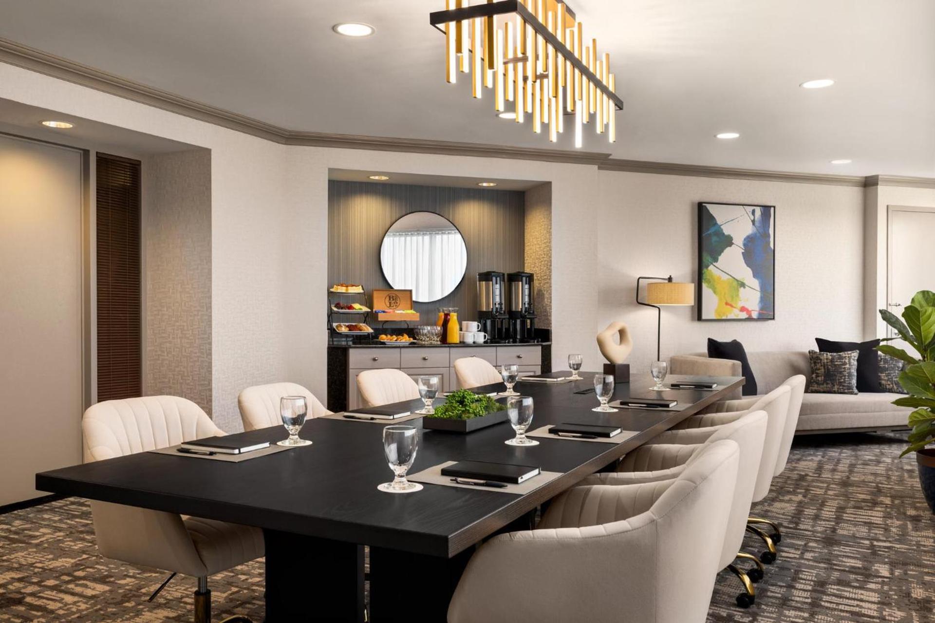 Crowne Plaza Edison by IHG photo 15