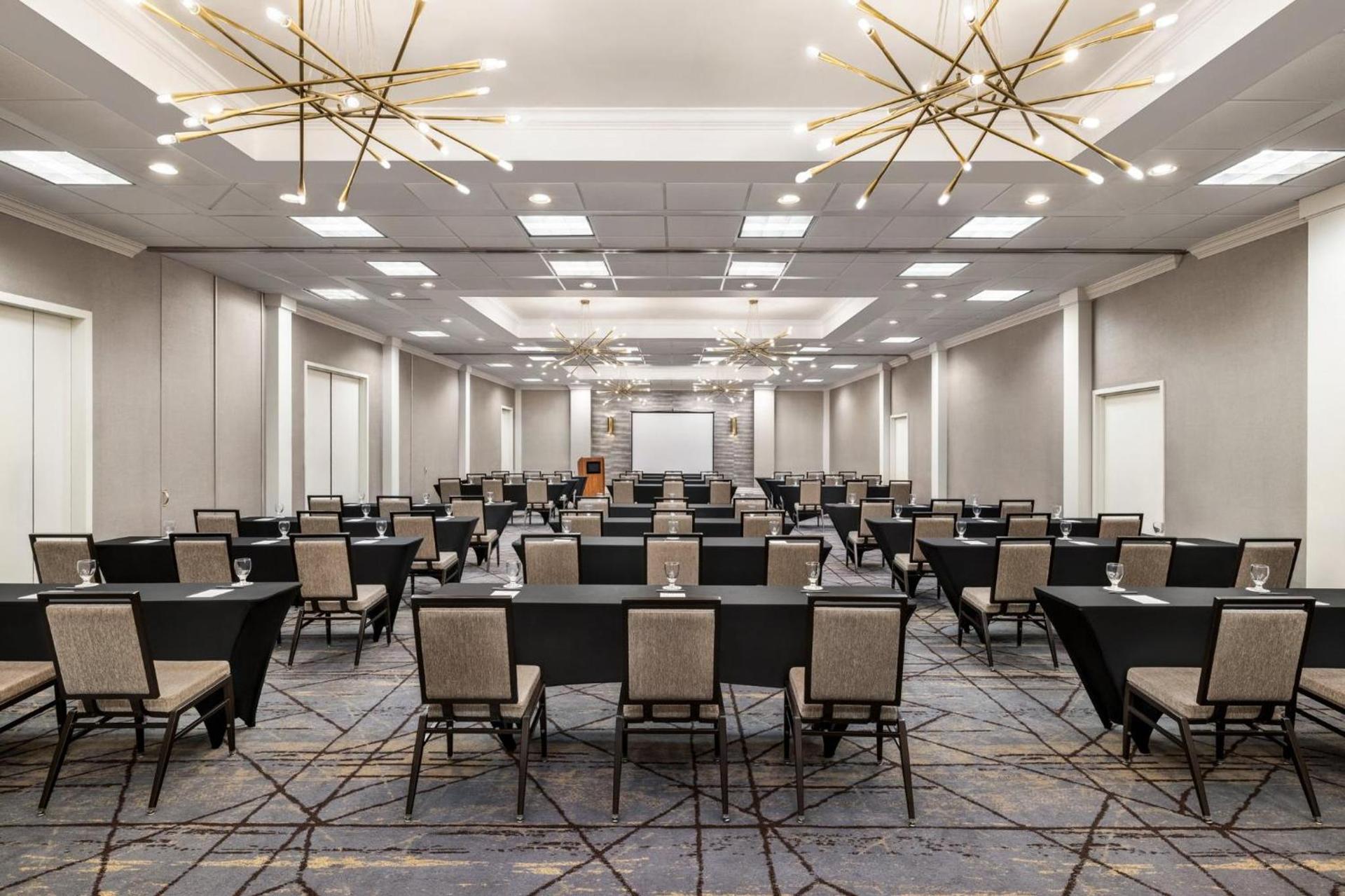 Crowne Plaza Edison by IHG photo 11