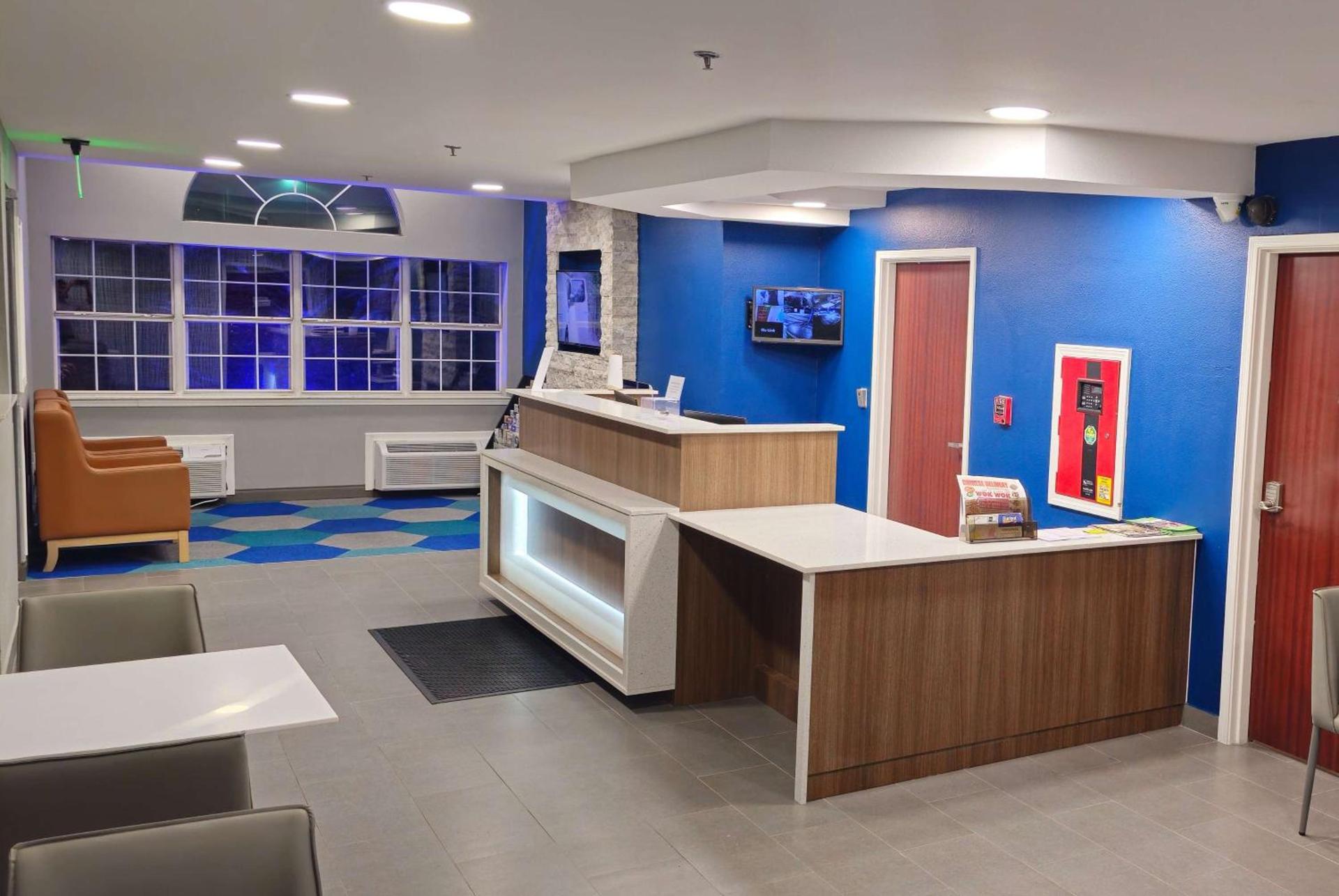 Microtel Inn & Suites by Wyndham Tulsa - Catoosa Route 66 photo 2