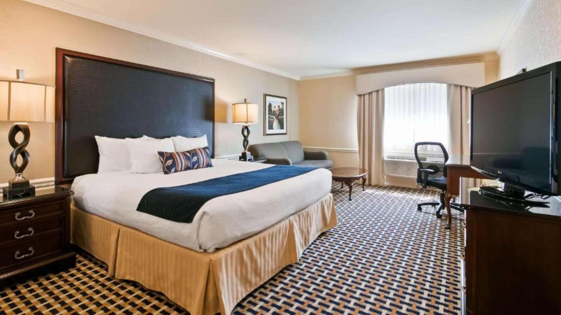 Best Western Plus Puyallup Hotel photo 27