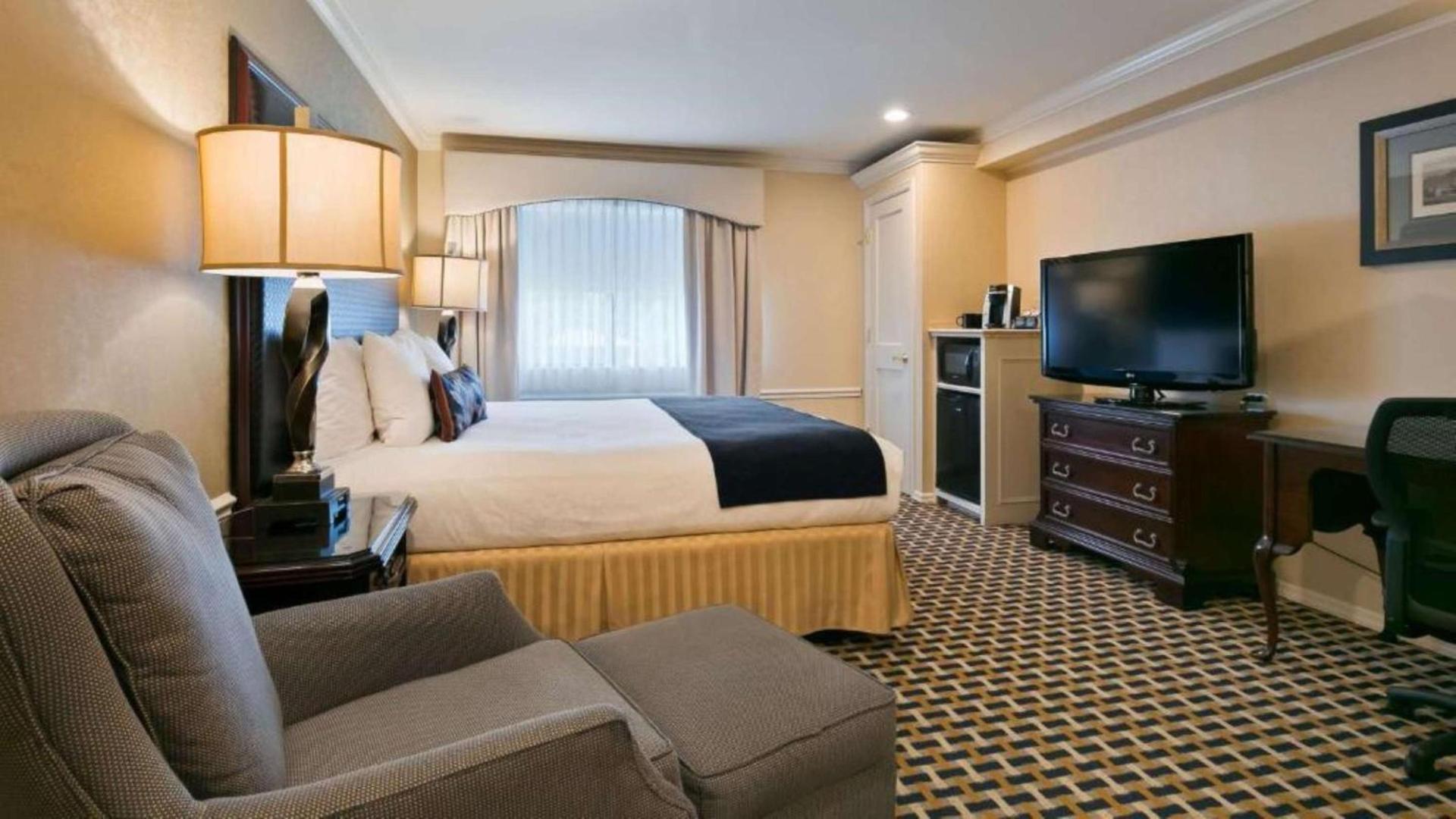 Best Western Plus Puyallup Hotel photo 28