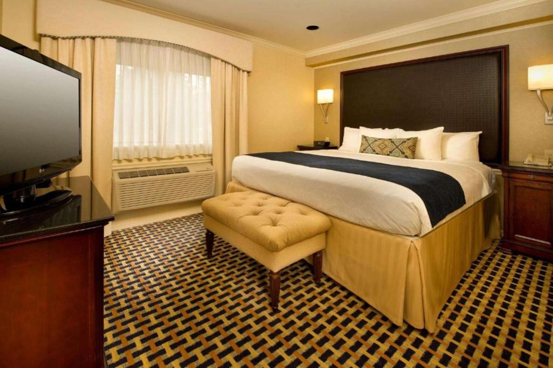 Best Western Plus Puyallup Hotel photo 30