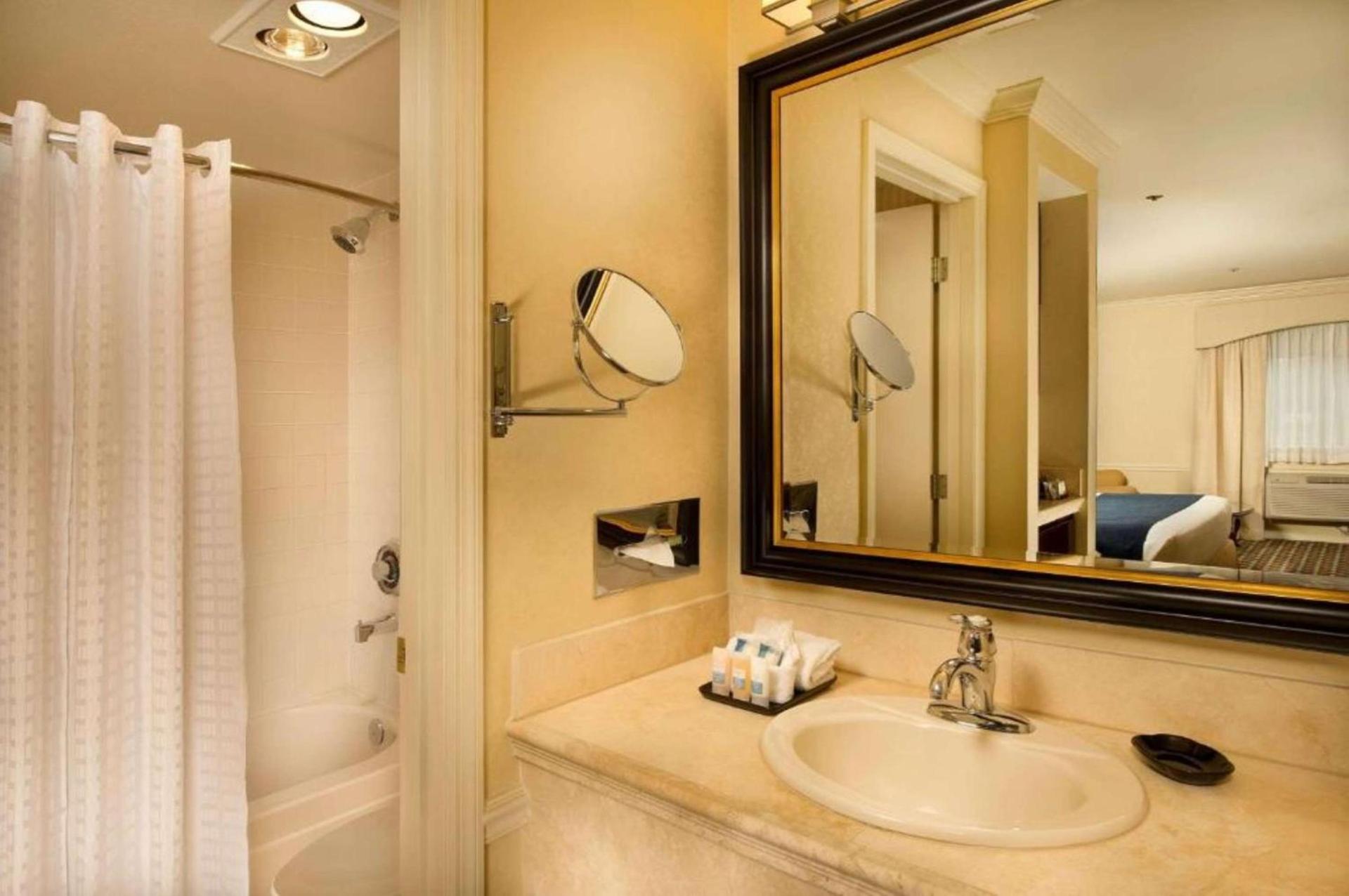 Best Western Plus Puyallup Hotel photo 35