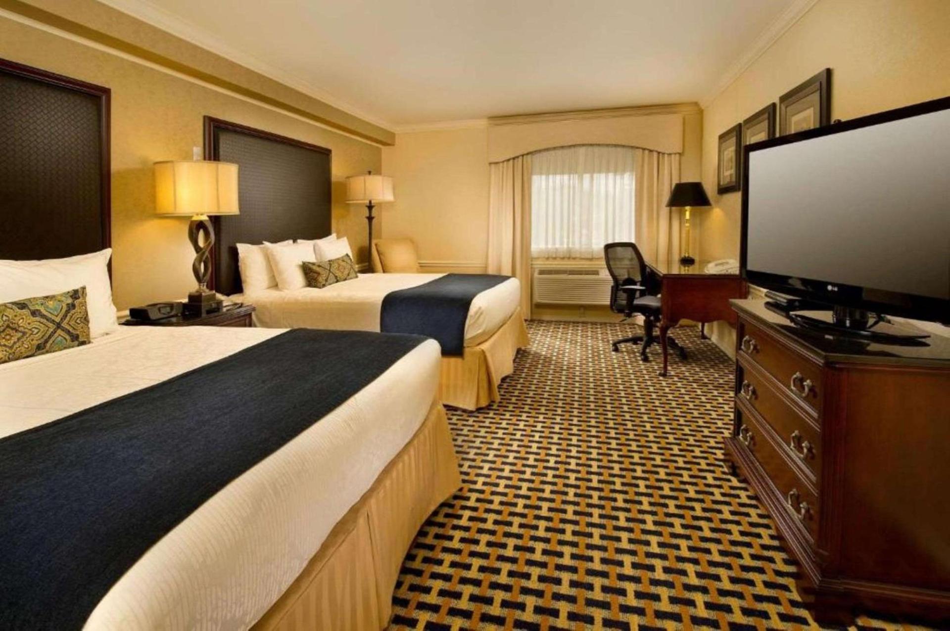 Best Western Plus Puyallup Hotel photo 32