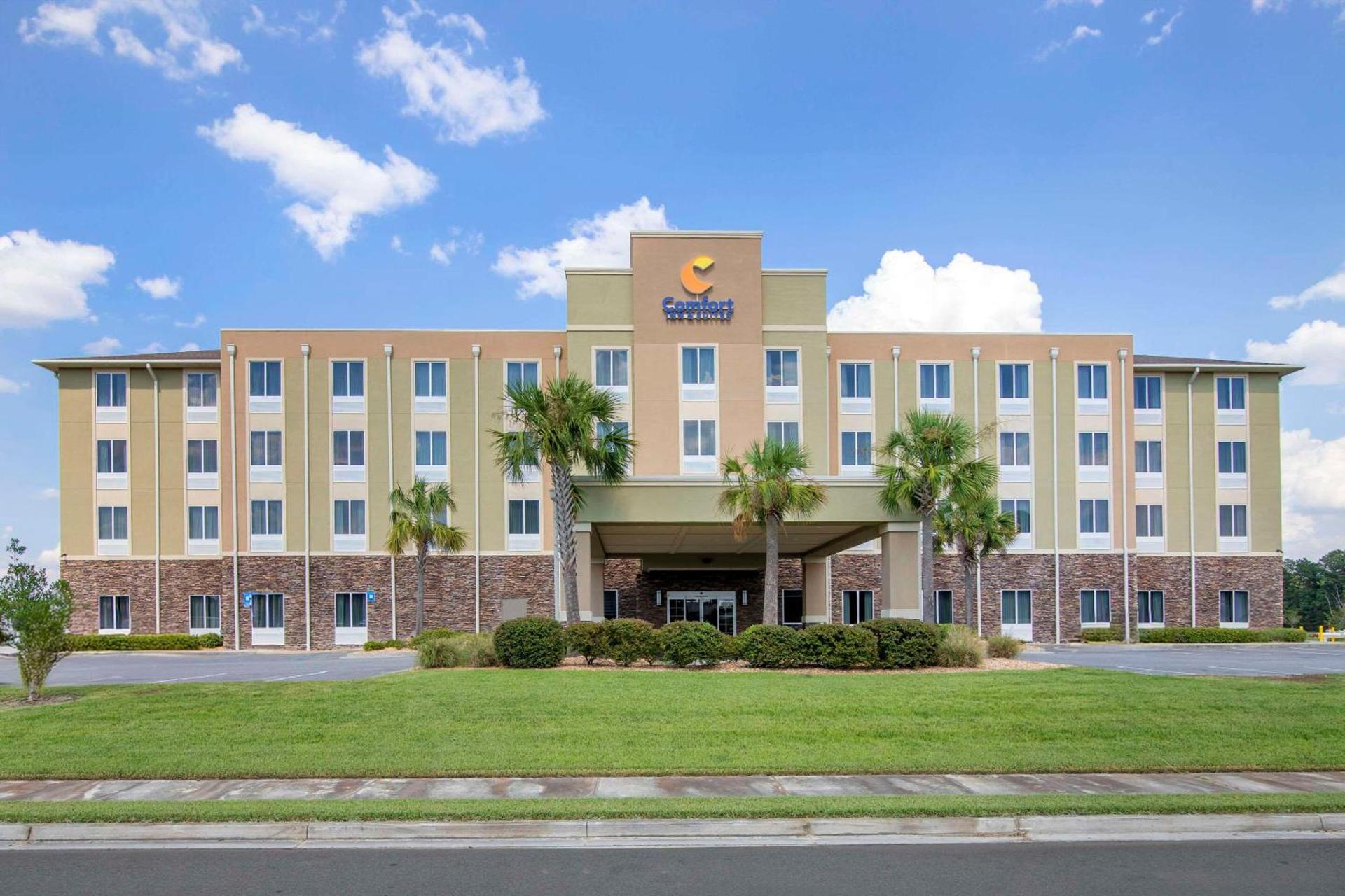 Comfort Inn & Suites Valdosta I-75 — hotel in Valdosta