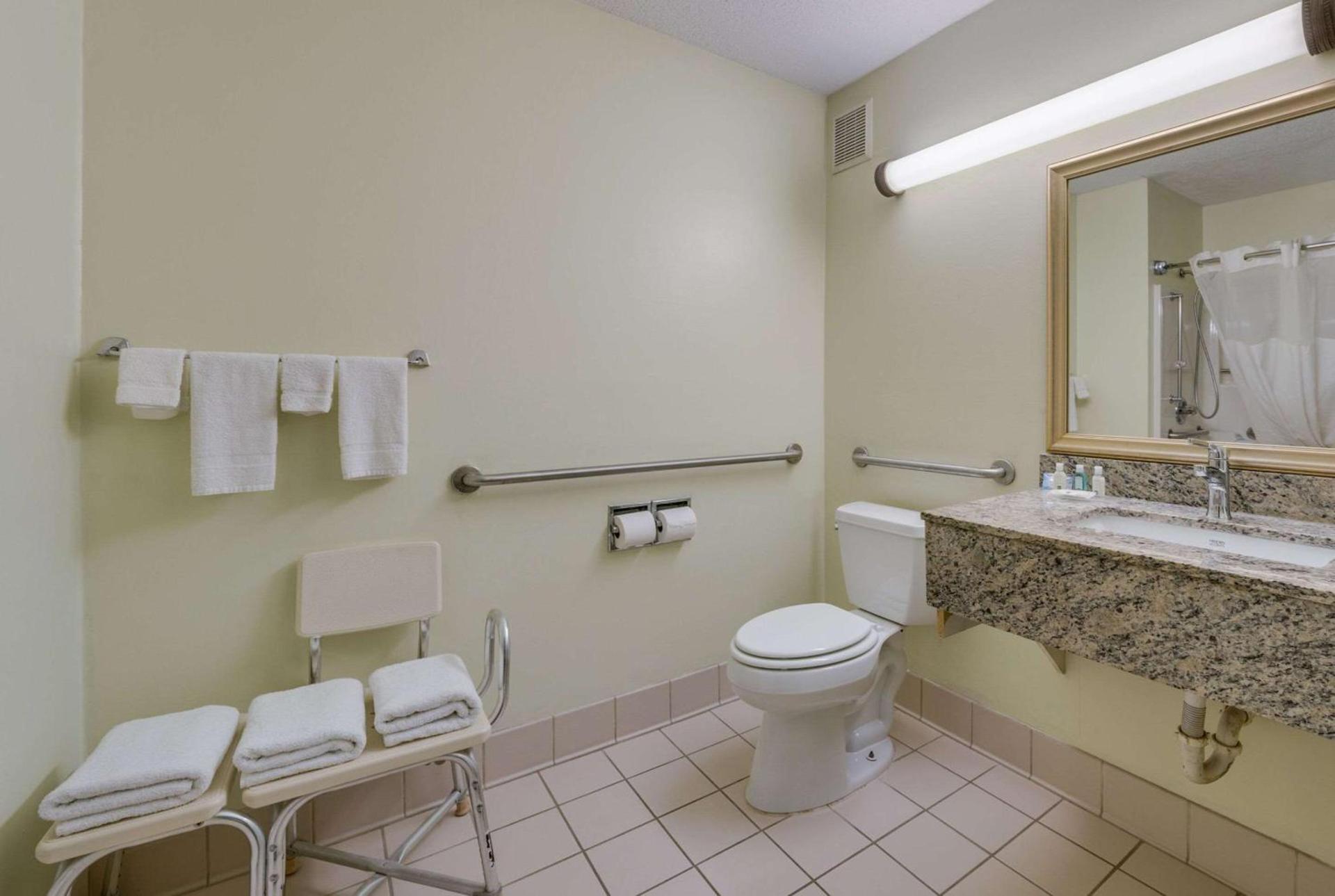 Quality Inn & Suites Sioux Falls South photo 15