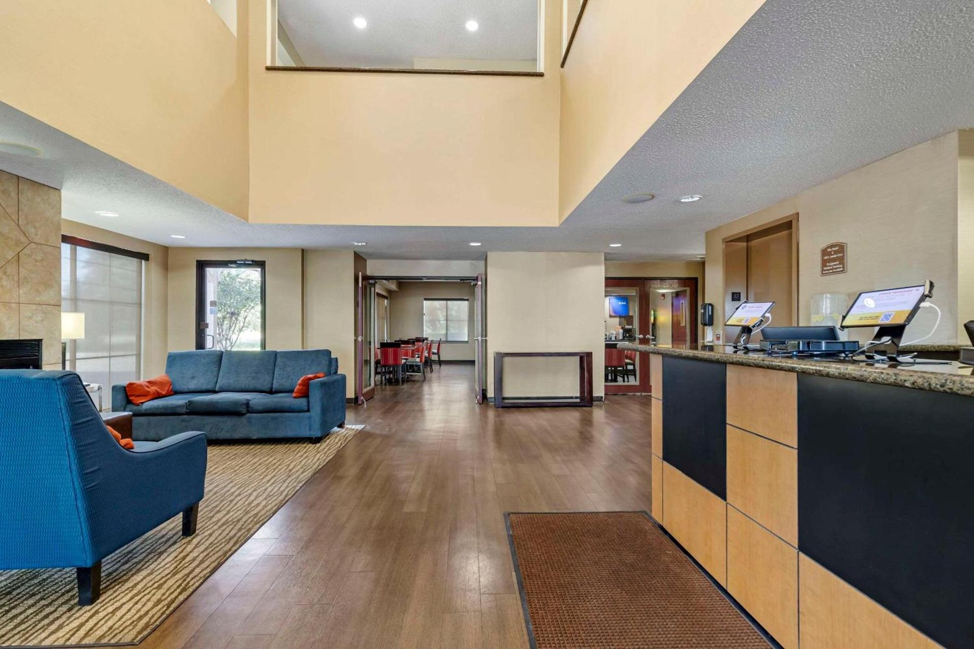 Comfort Inn & Suites Seguin photo 8