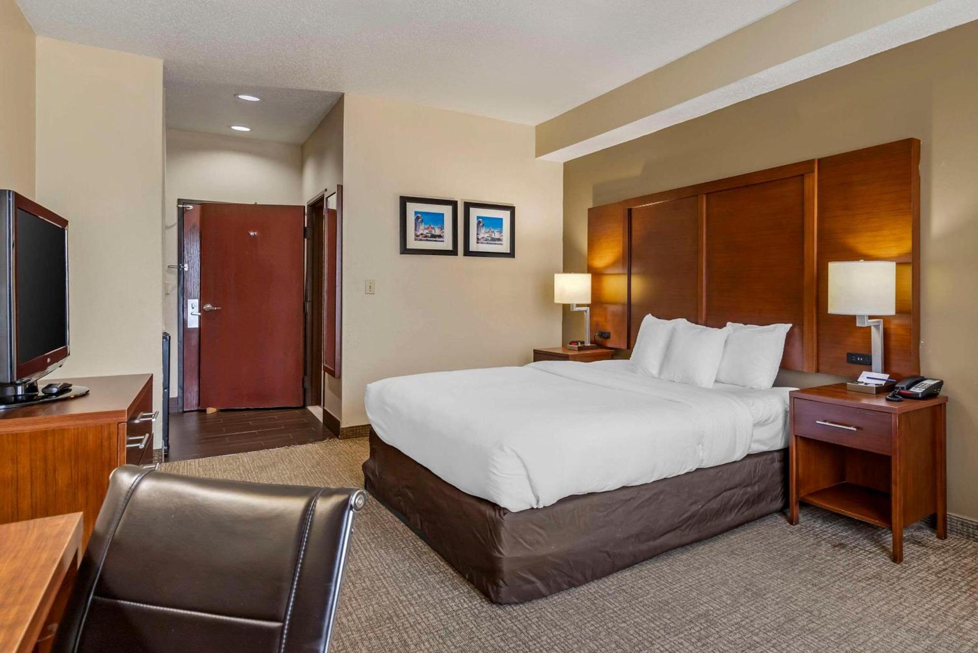 Comfort Inn & Suites Seguin photo 12