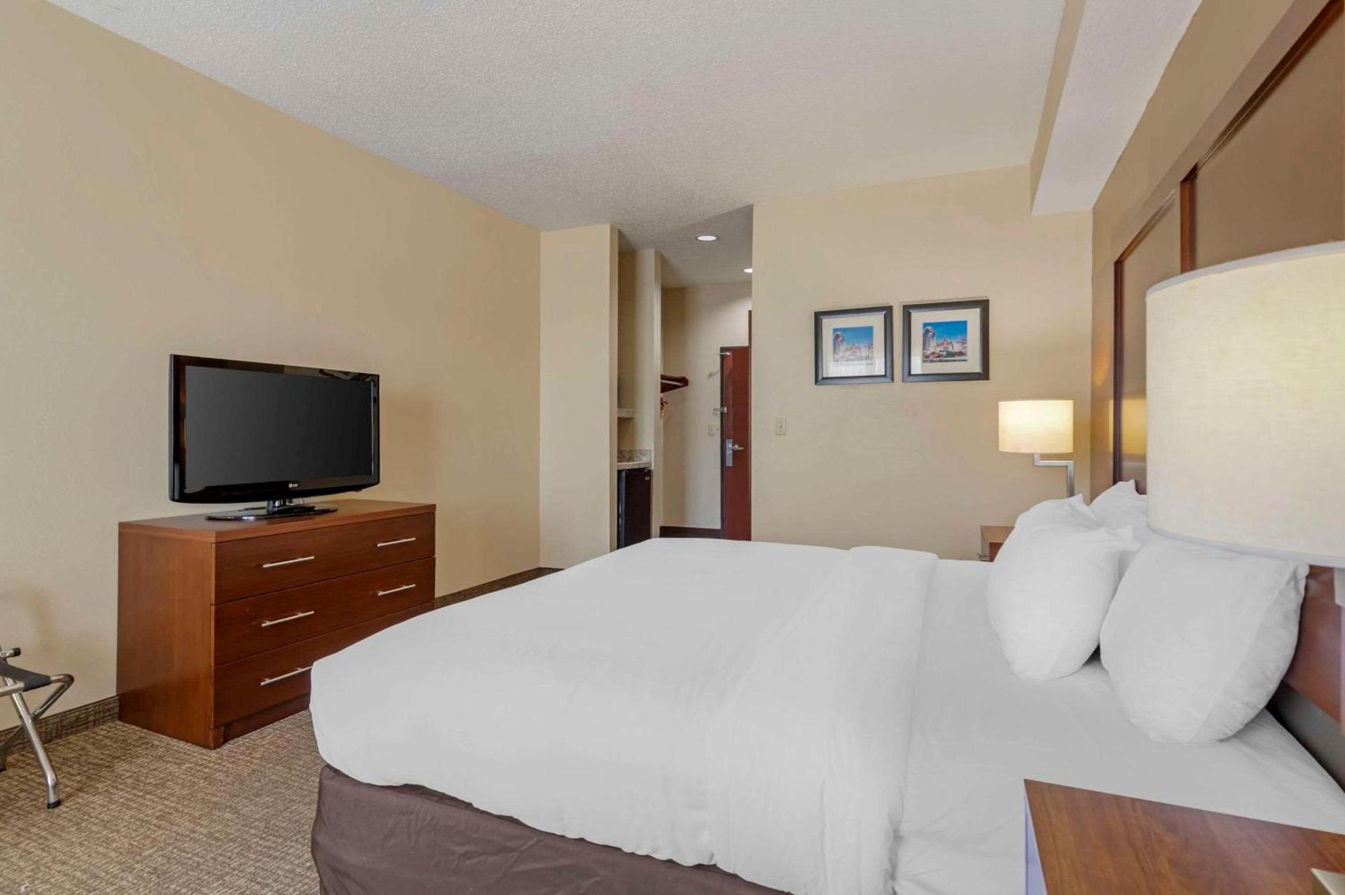 Comfort Inn & Suites Seguin photo 14