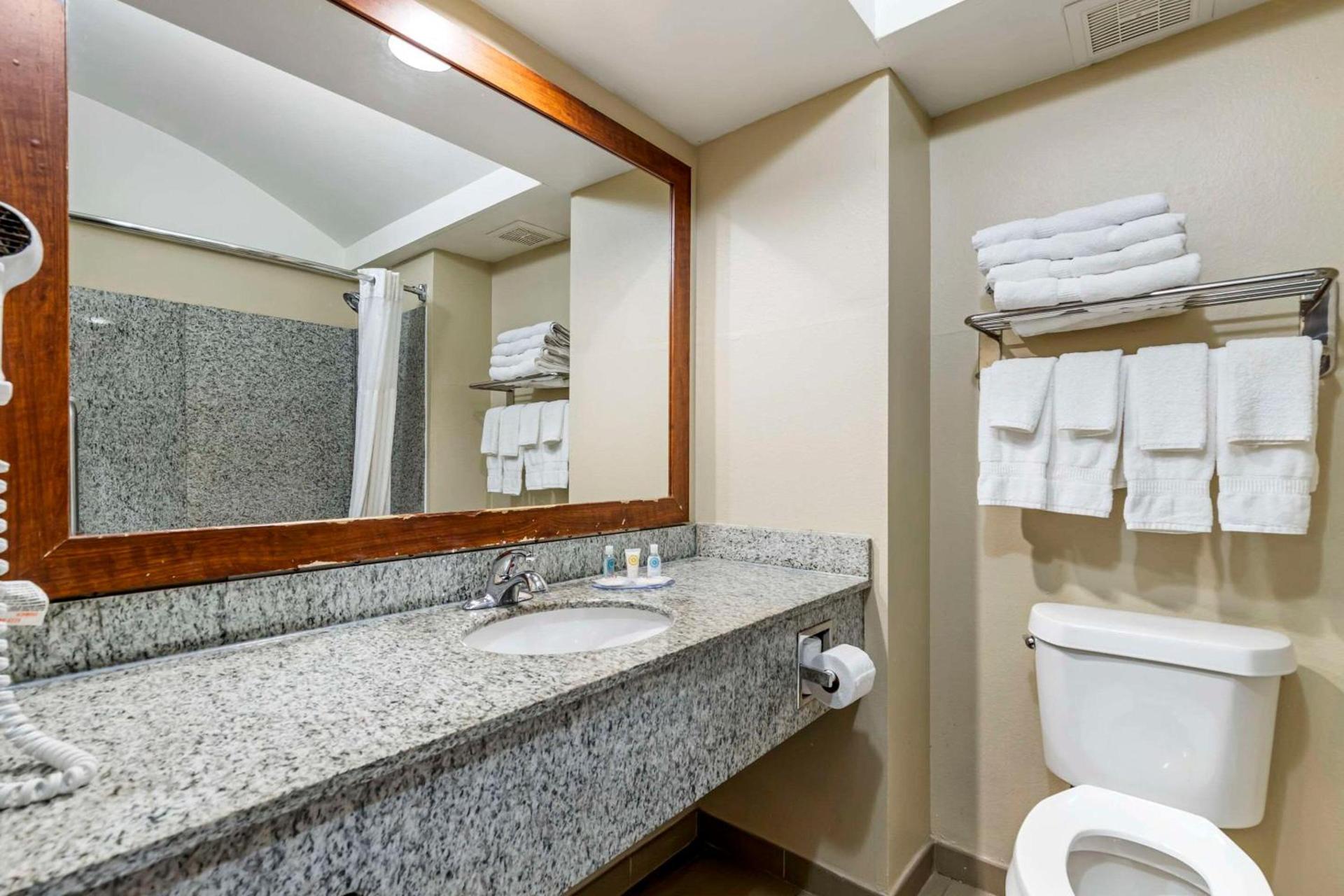 Comfort Inn & Suites Seguin photo 17