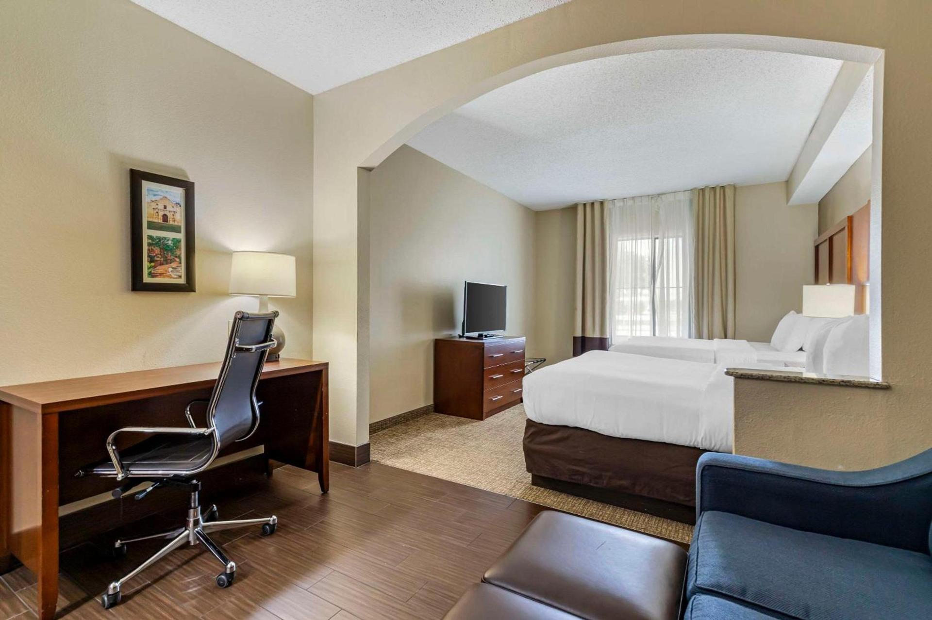 Comfort Inn & Suites Seguin photo 23