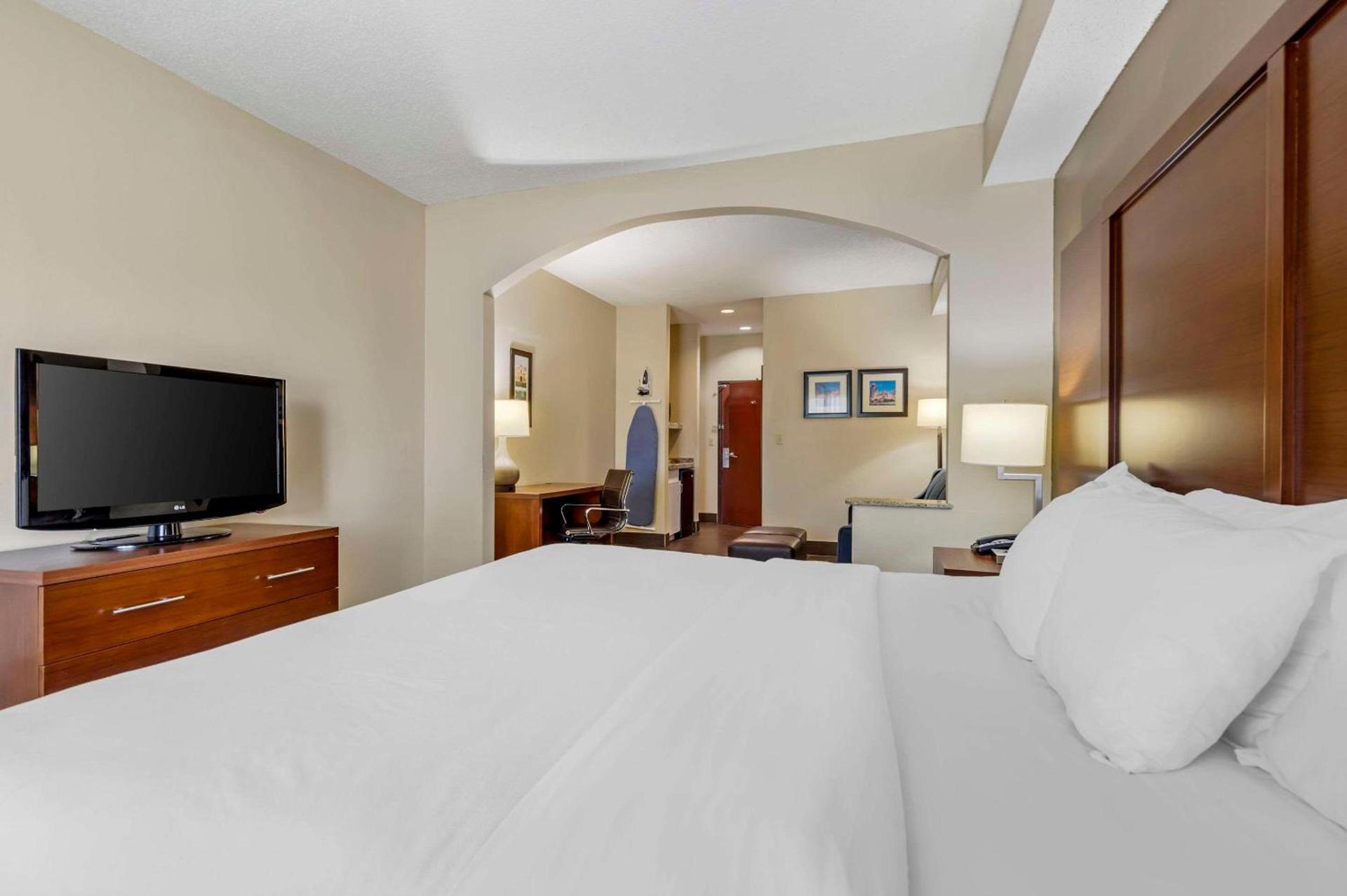 Comfort Inn & Suites Seguin photo 26