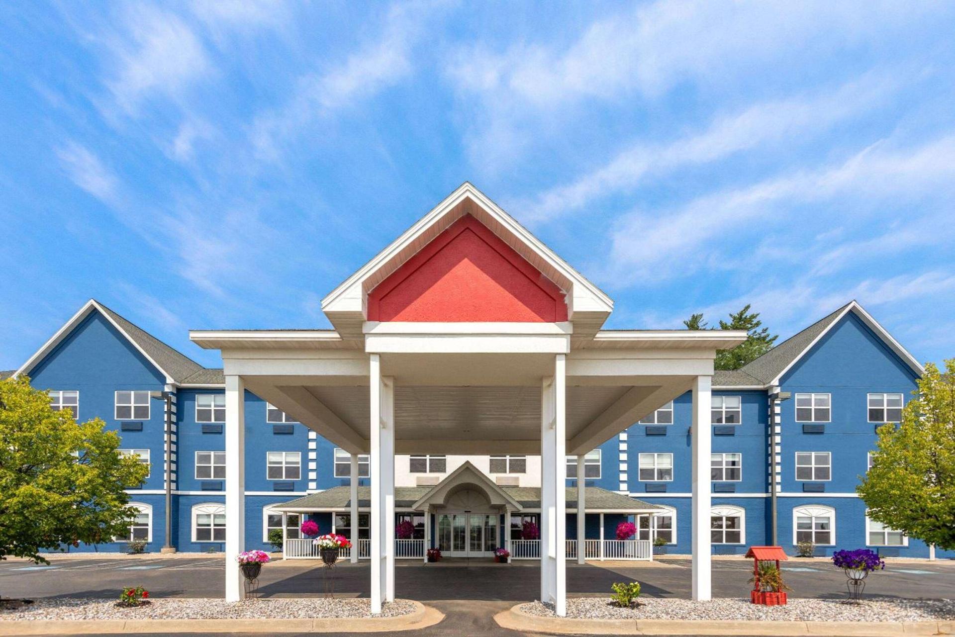 AmericInn by Wyndham Iron Mountain photo 2