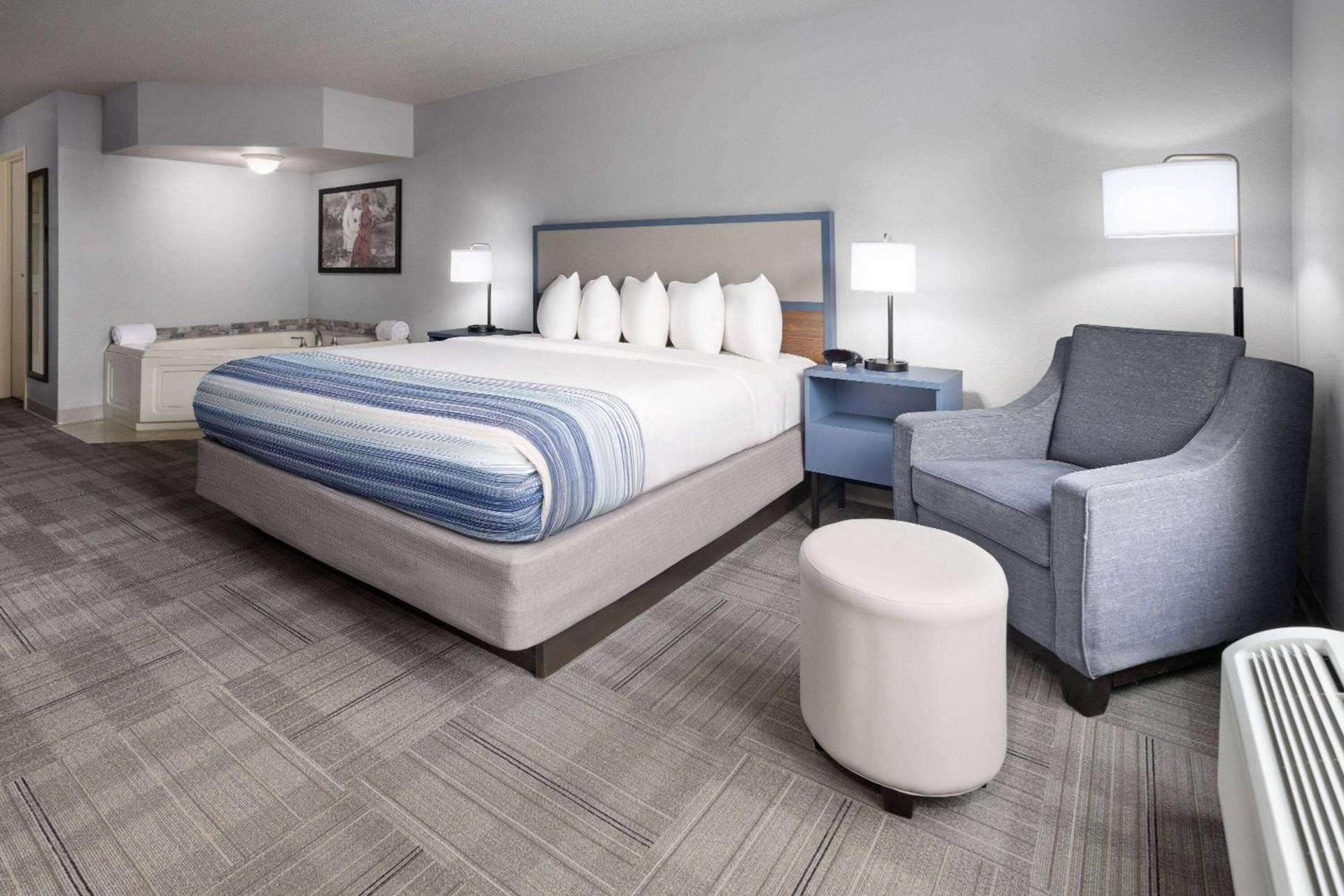 AmericInn by Wyndham Iron Mountain photo 12
