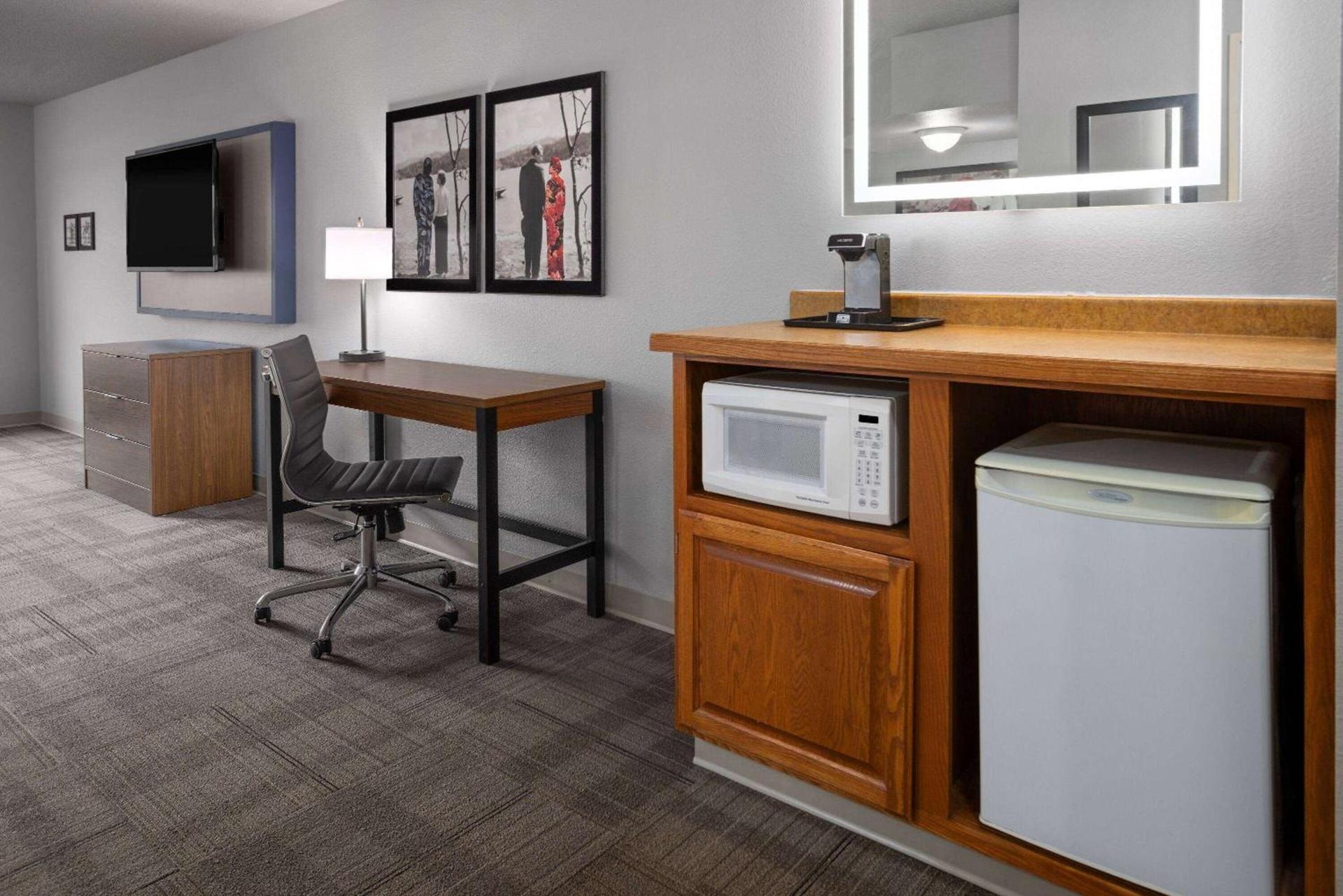 AmericInn by Wyndham Iron Mountain photo 15