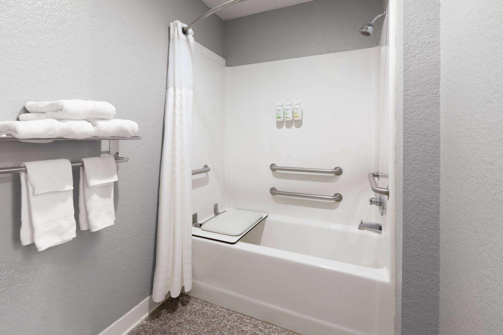 AmericInn by Wyndham Grinnell photo 2