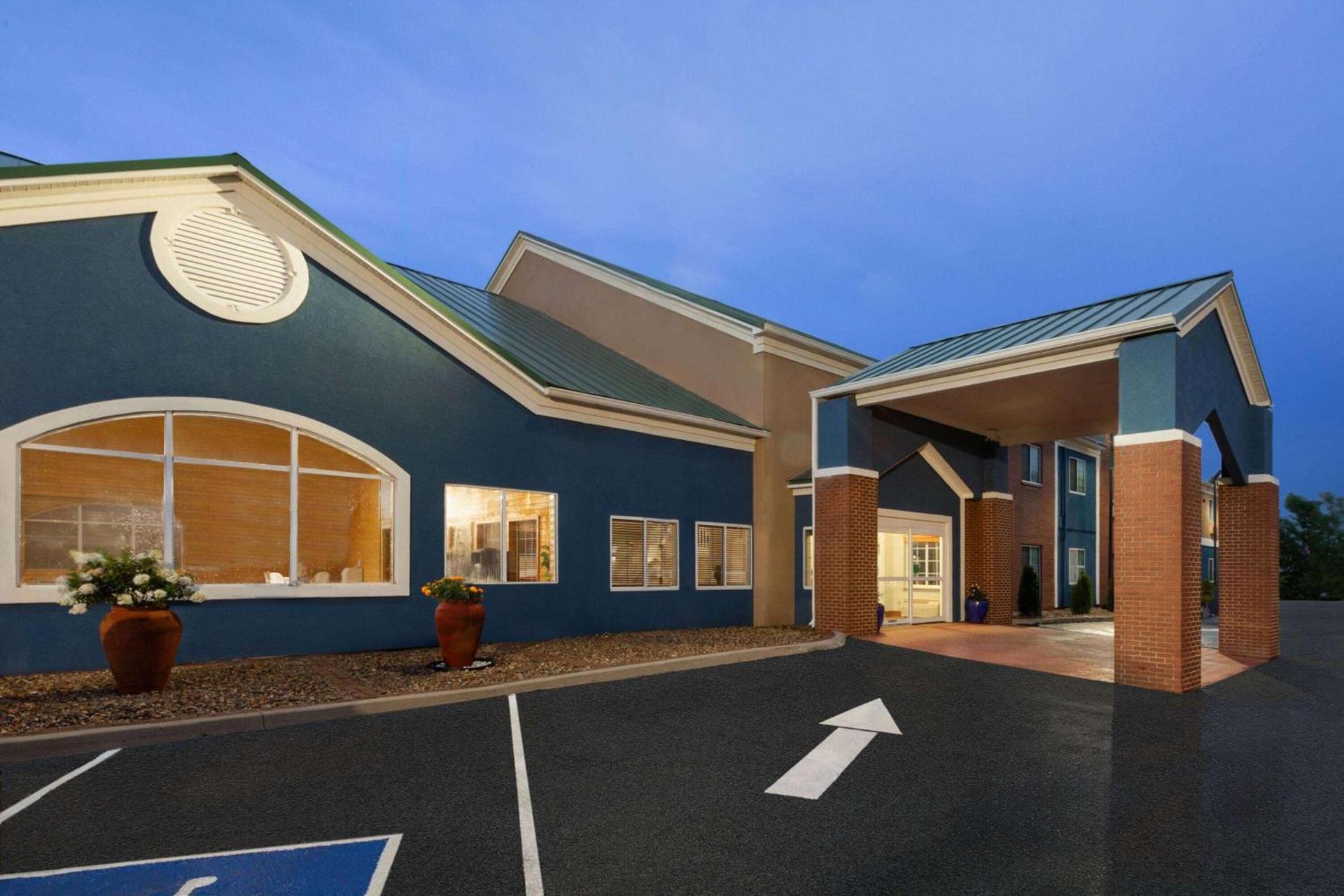 AmericInn by Wyndham Grinnell photo 4