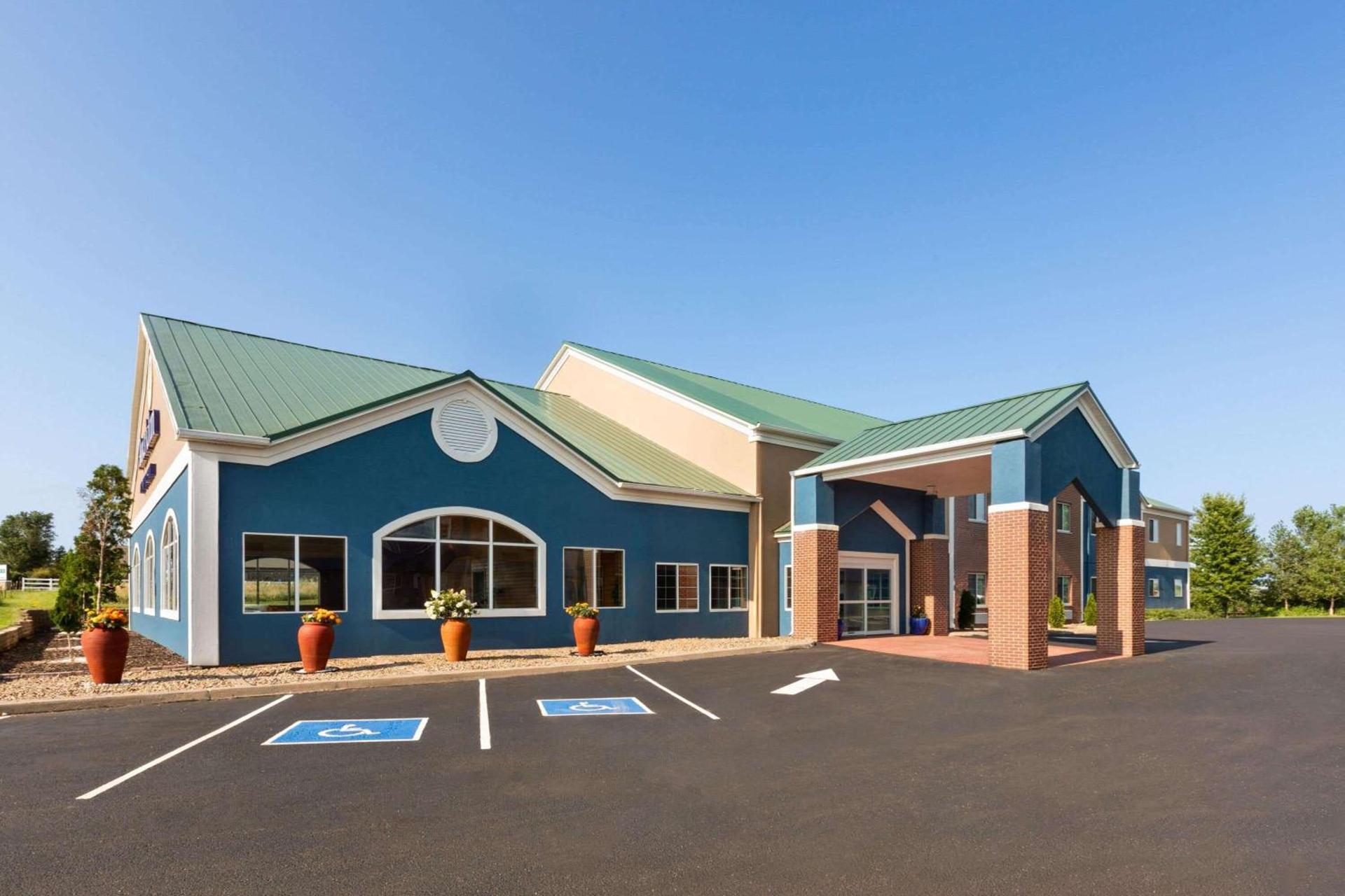AmericInn by Wyndham Grinnell photo 5