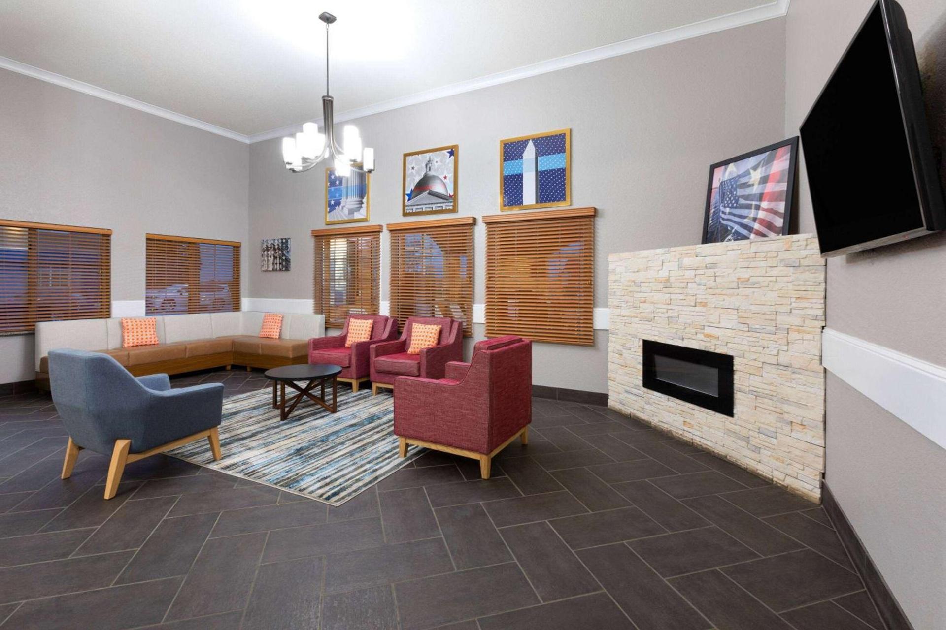 AmericInn by Wyndham Grinnell photo 8