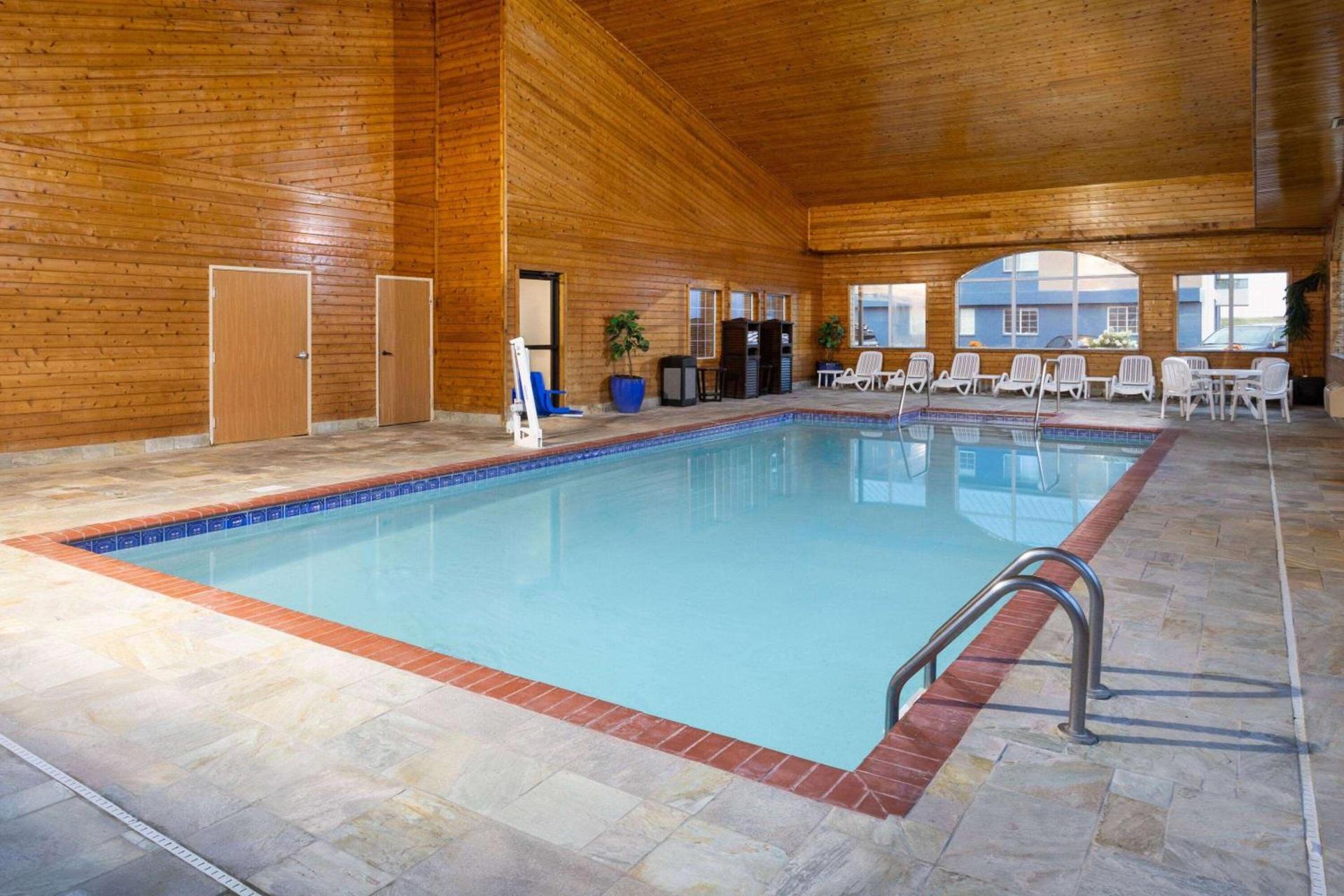 AmericInn by Wyndham Grinnell photo 11