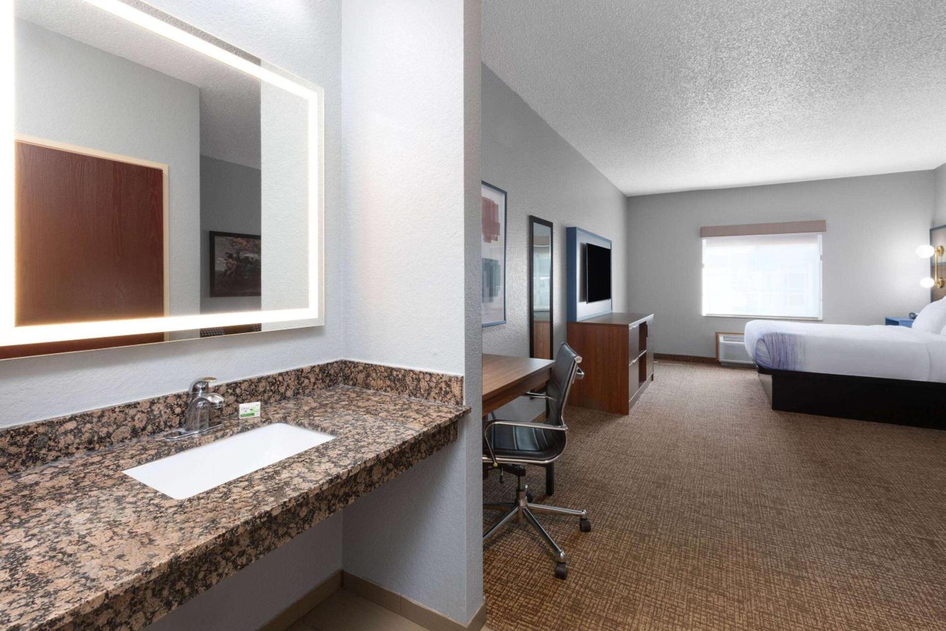 AmericInn by Wyndham Grinnell photo 13