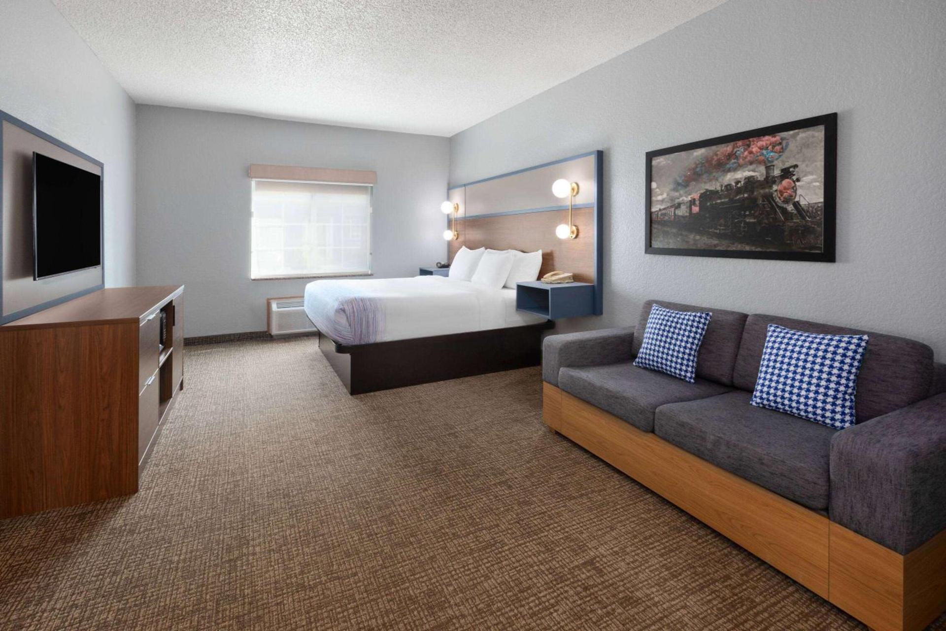AmericInn by Wyndham Grinnell photo 14
