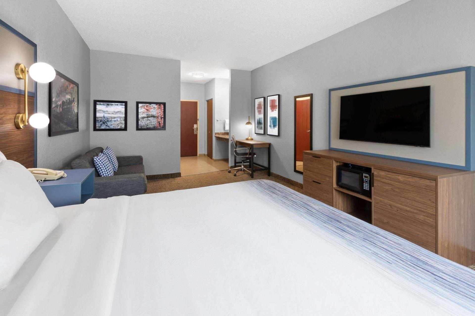 AmericInn by Wyndham Grinnell photo 15