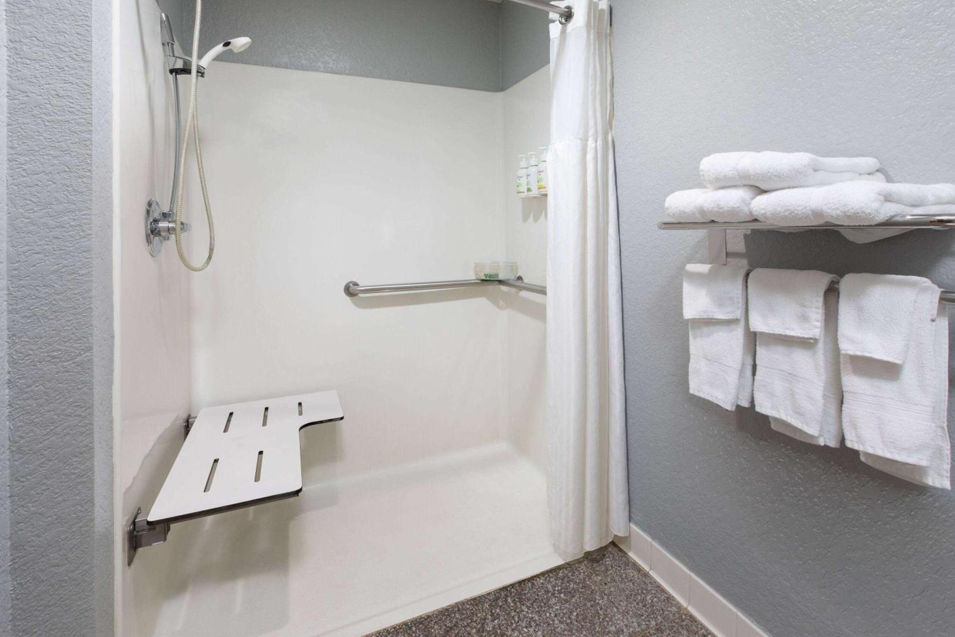 AmericInn by Wyndham Grinnell photo 21