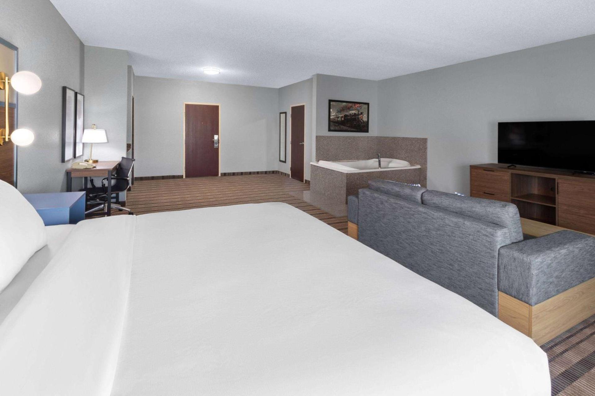 AmericInn by Wyndham Grinnell photo 26