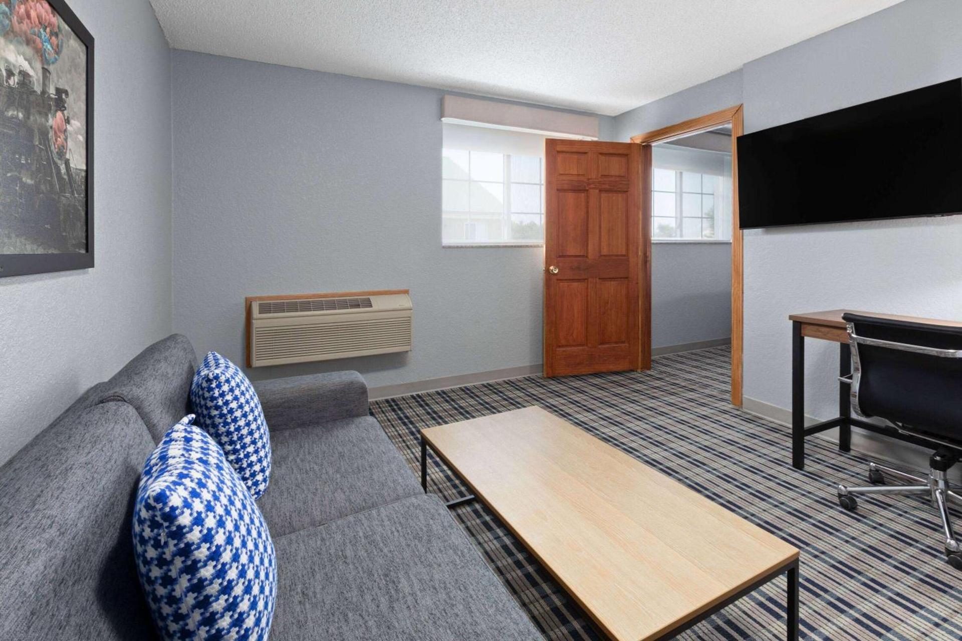 AmericInn by Wyndham Grinnell photo 28