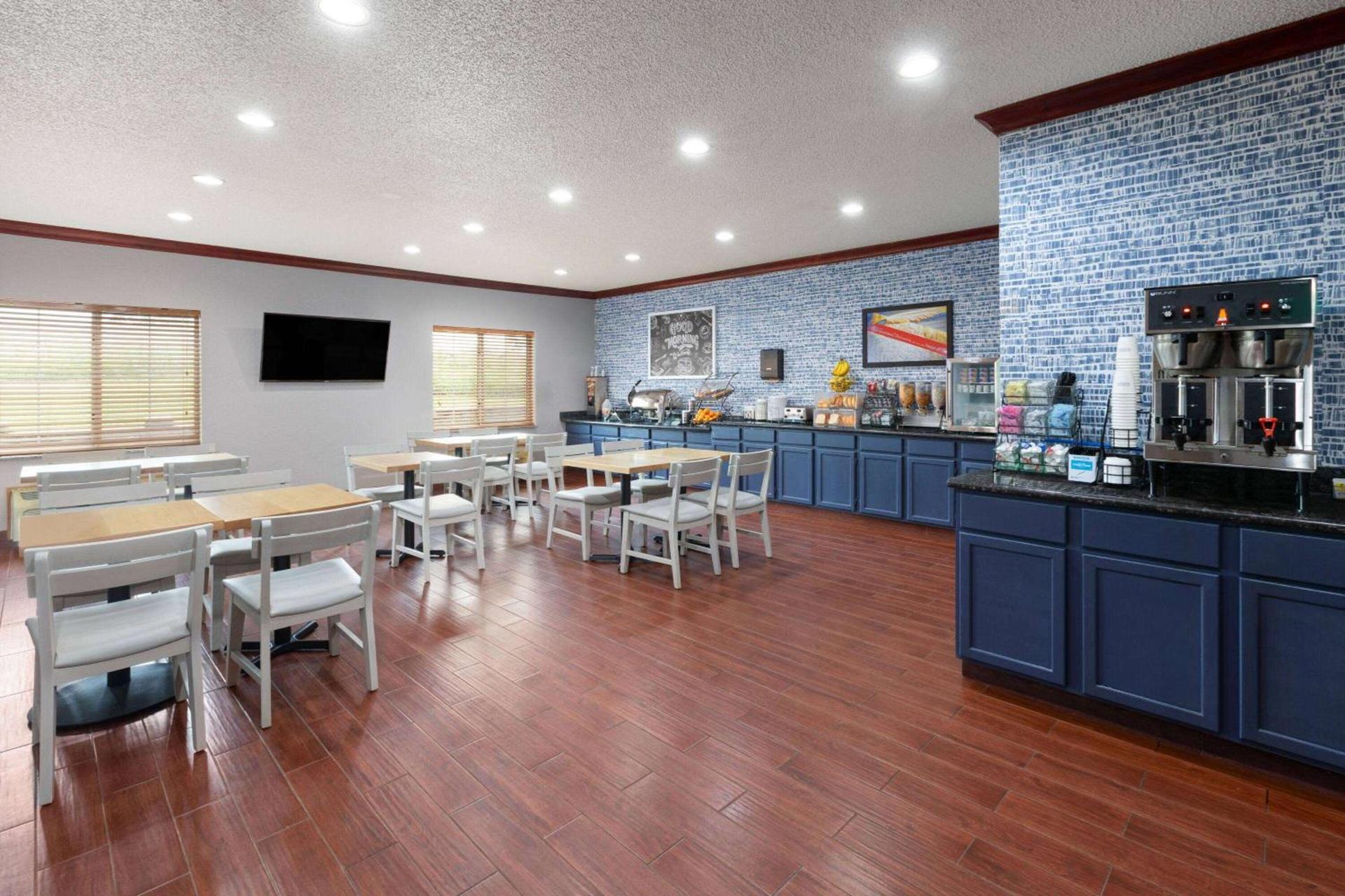 AmericInn by Wyndham Grinnell photo 31