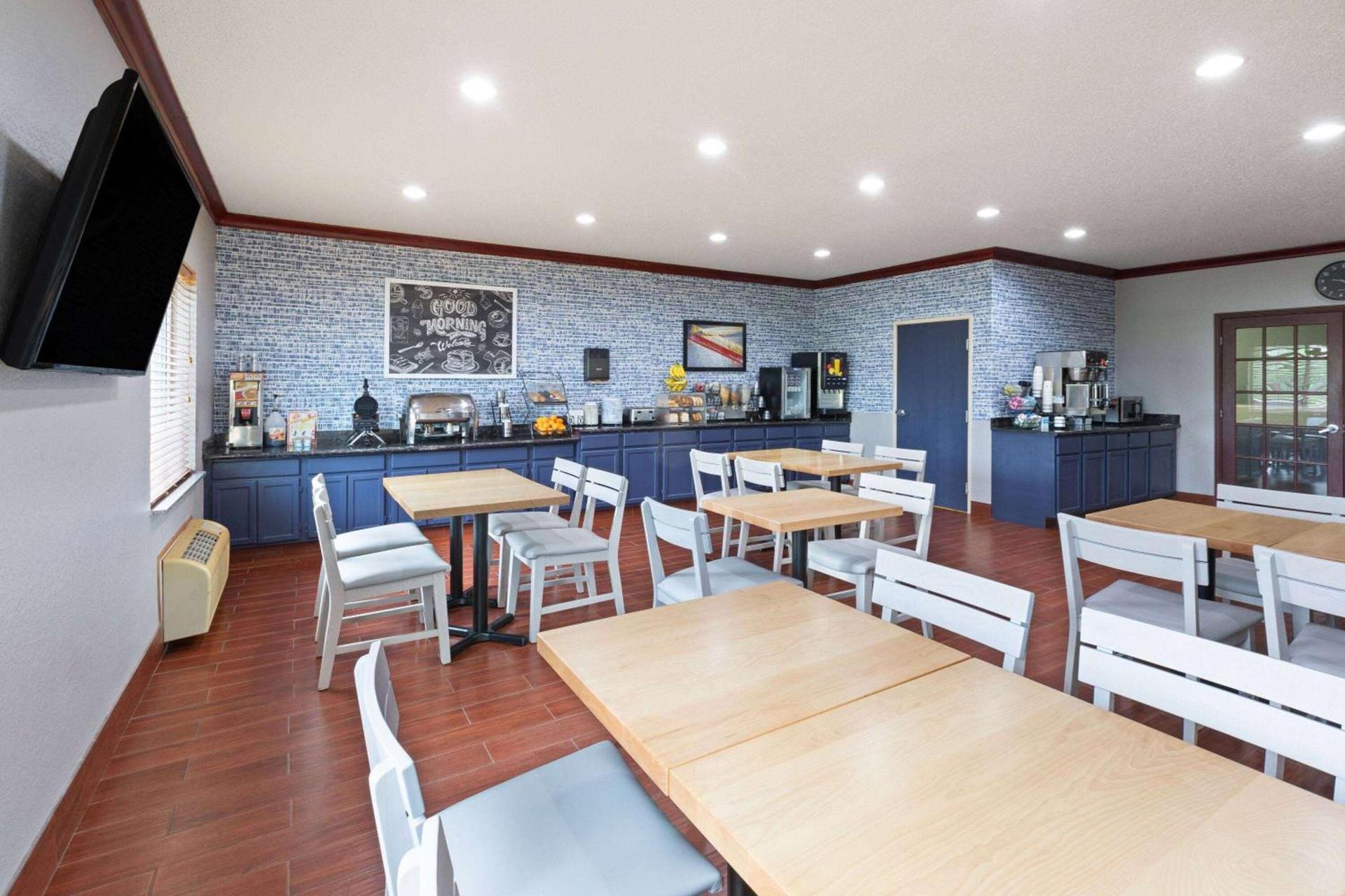 AmericInn by Wyndham Grinnell photo 32