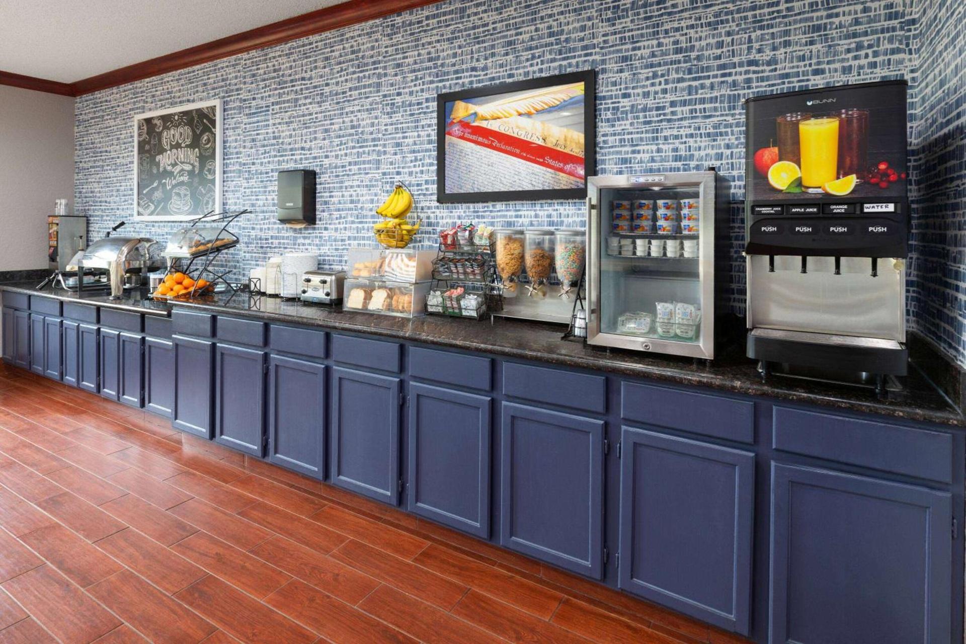 AmericInn by Wyndham Grinnell photo 33