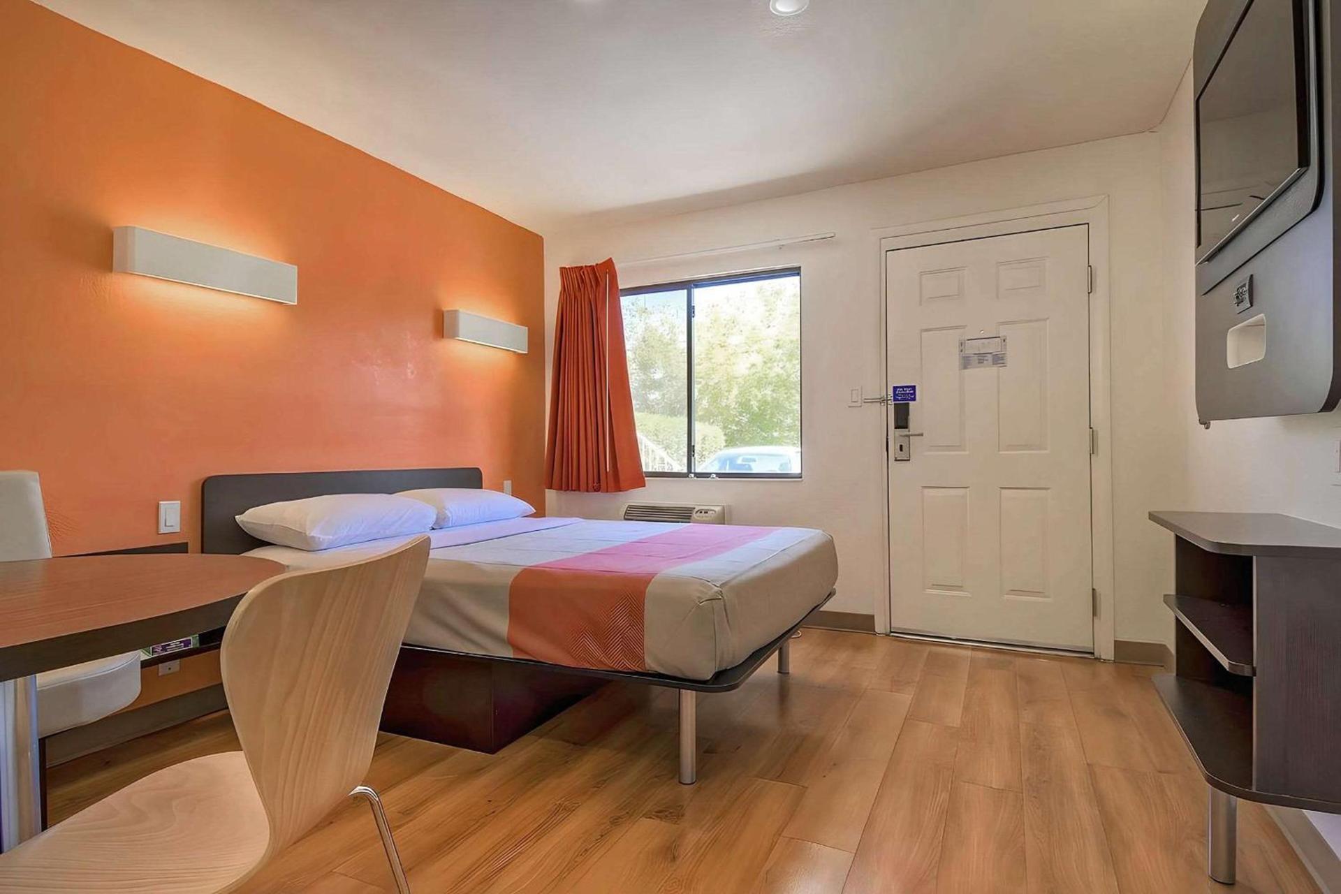 Motel 6 Las Vegas, NV – I-15 Stadium photo 48