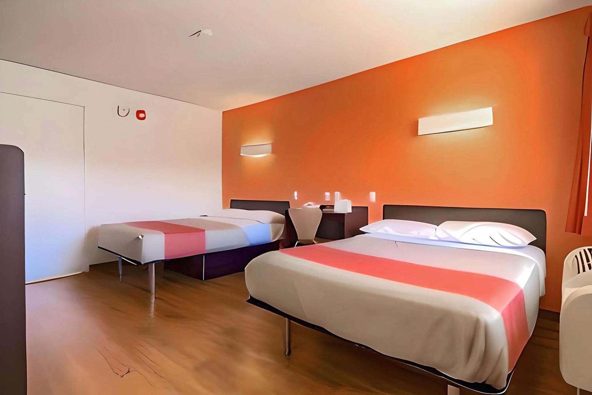 Motel 6 Las Vegas, NV – I-15 Stadium photo 18
