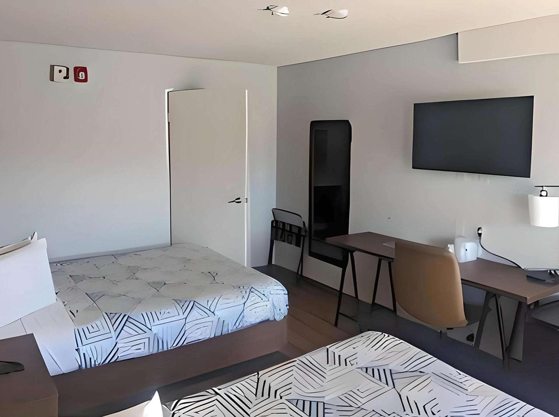 Motel 6 Las Vegas, NV – I-15 Stadium photo 13