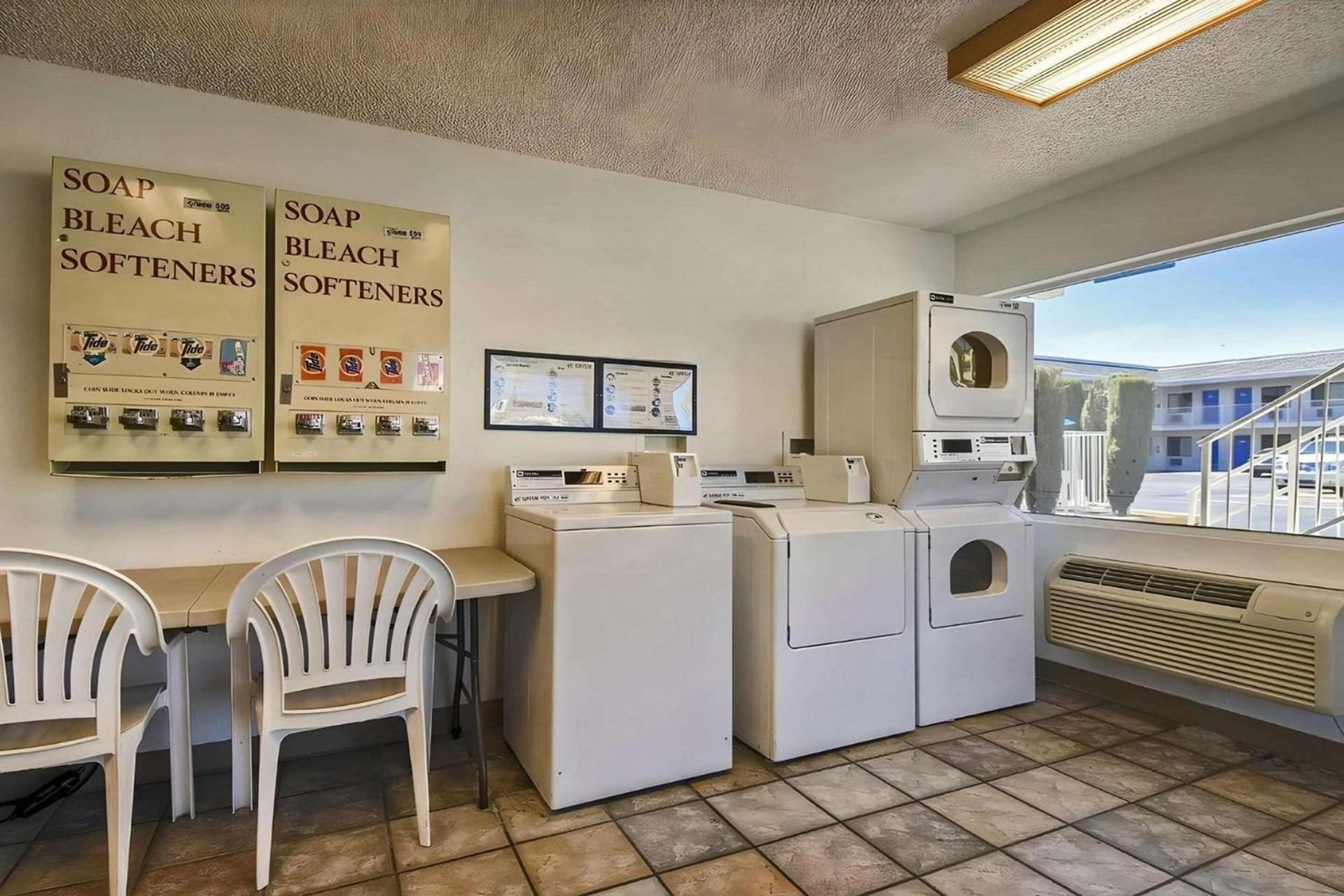 Motel 6 Las Vegas, NV – I-15 Stadium photo 22