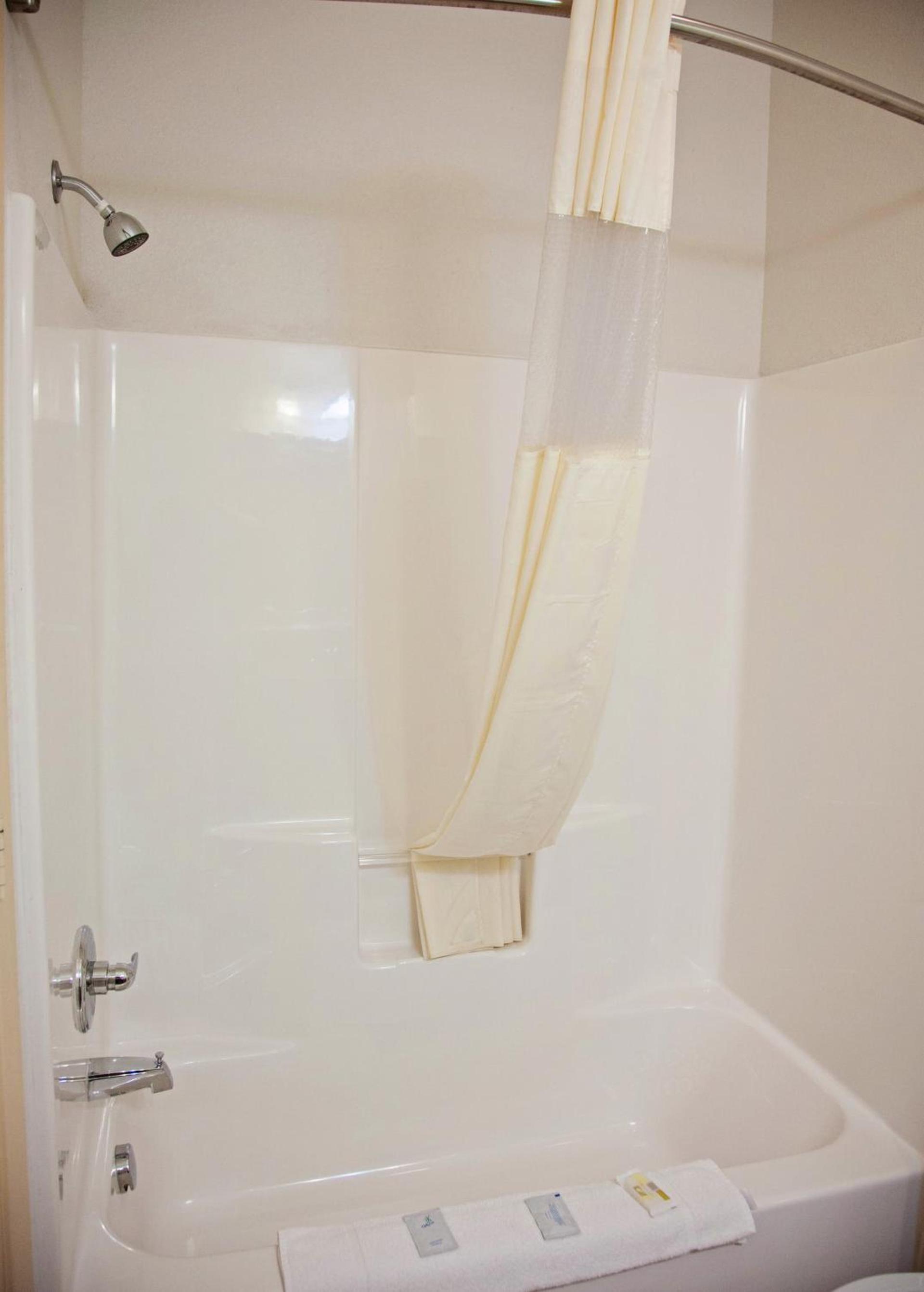 Big Lake Inn and Suites photo 36