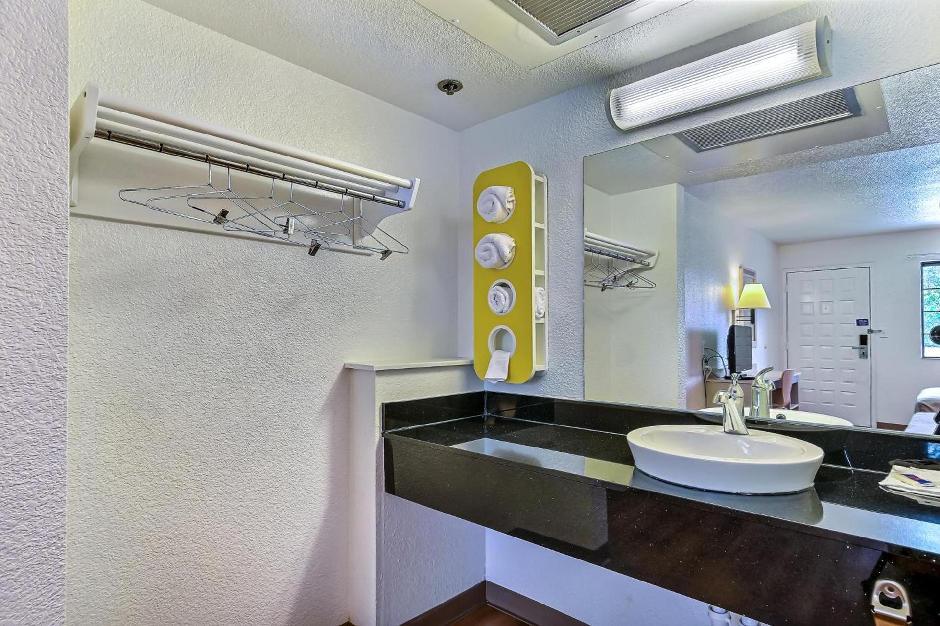 Park Inn by Radisson, Livermore photo 35