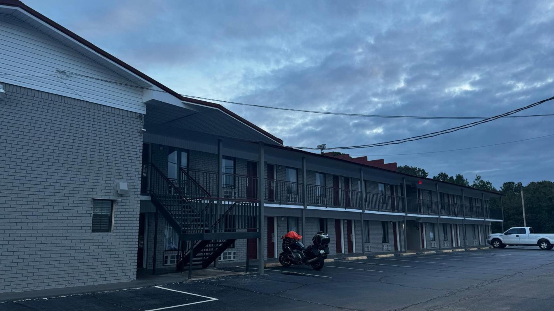 Economy Inn photo 7