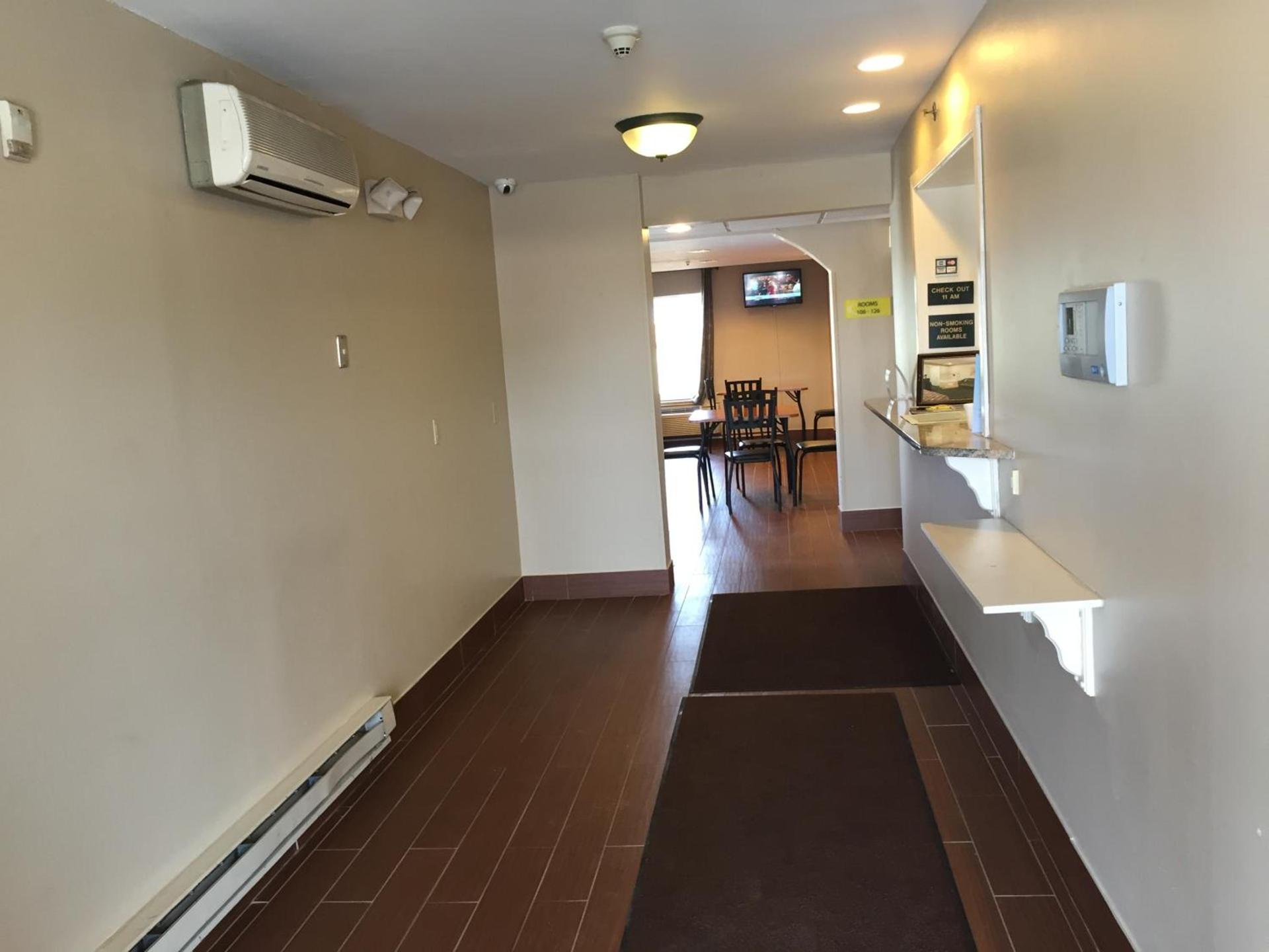 Super 8 by Wyndham Allentown photo 32