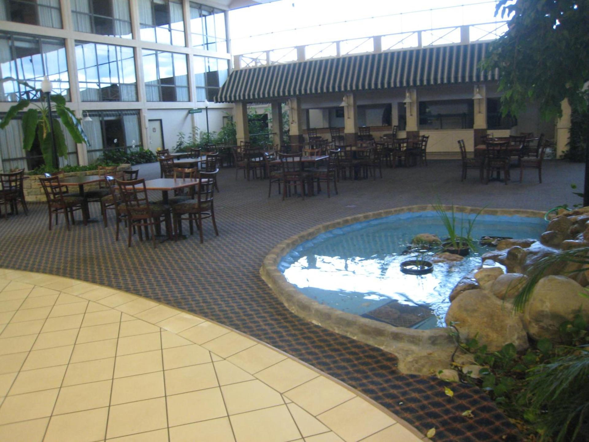 Days Inn by Wyndham Columbus Airport photo 40