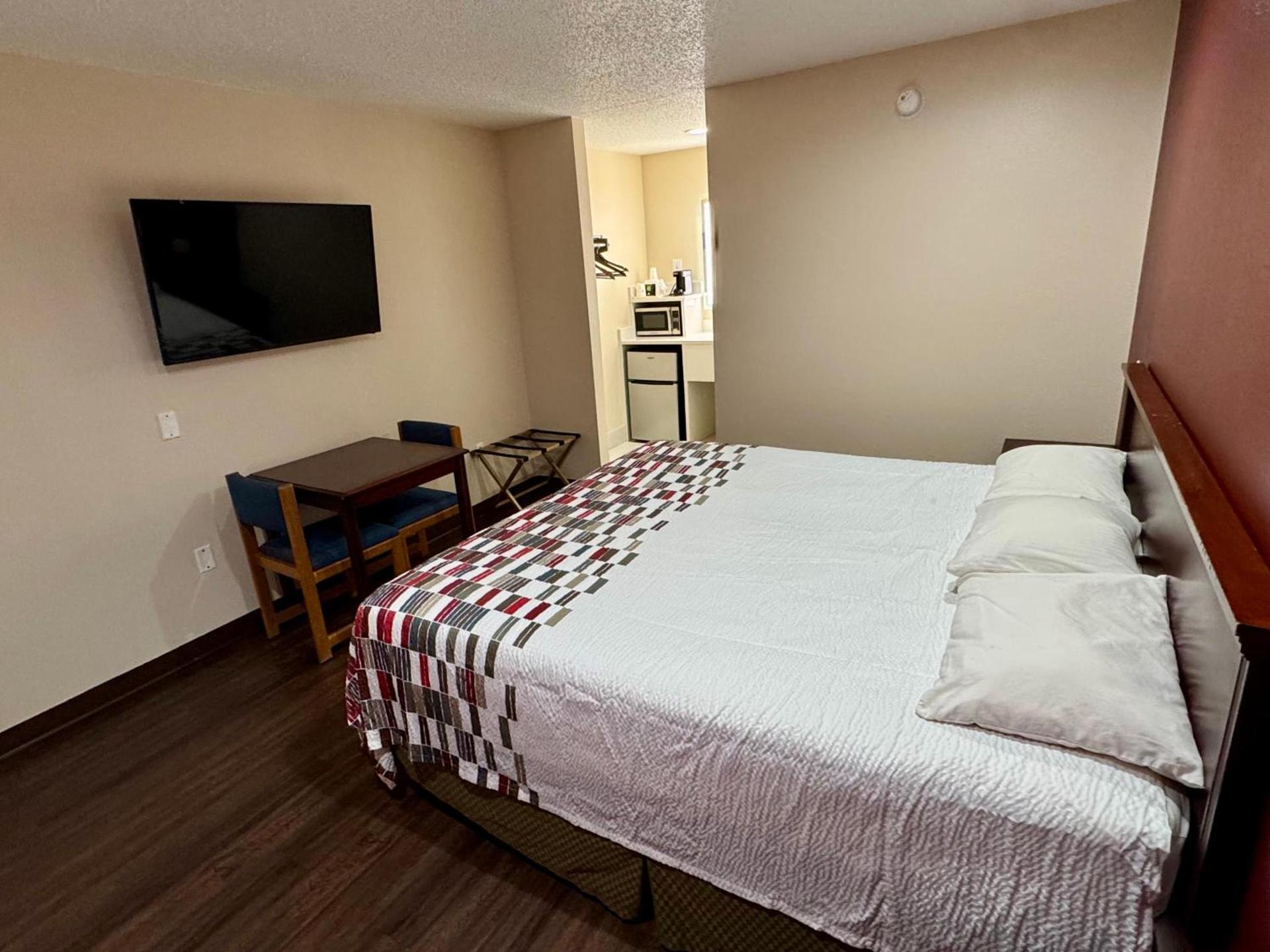 Razorback Inn photo 11